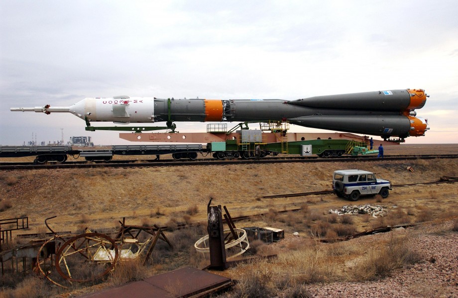 Soyuz TMA-2 on rail to launch pad