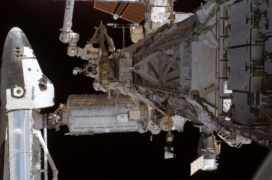 STS-115 Atlantis docked