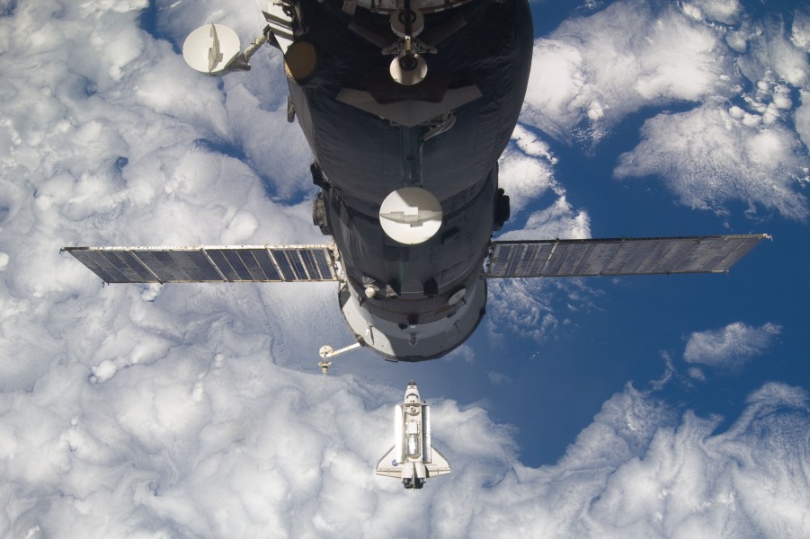 STS-133 Discovery approaches the ISS