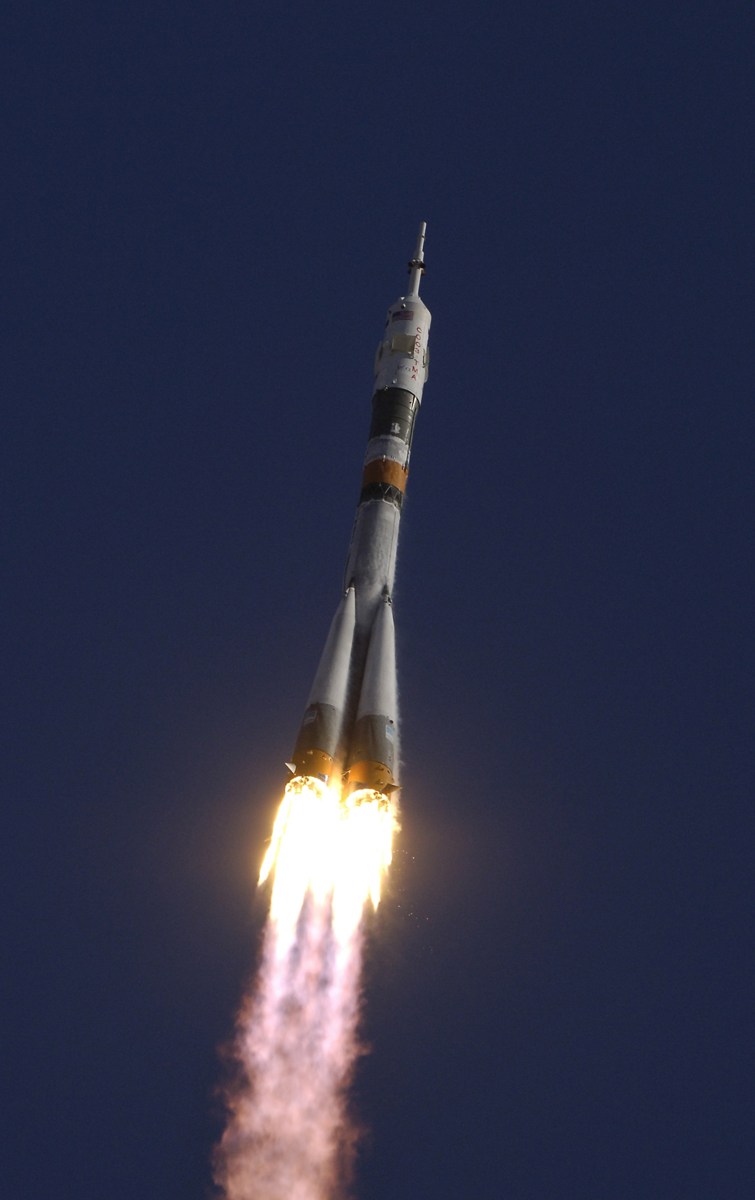 Sojuz TMA-9 into flight