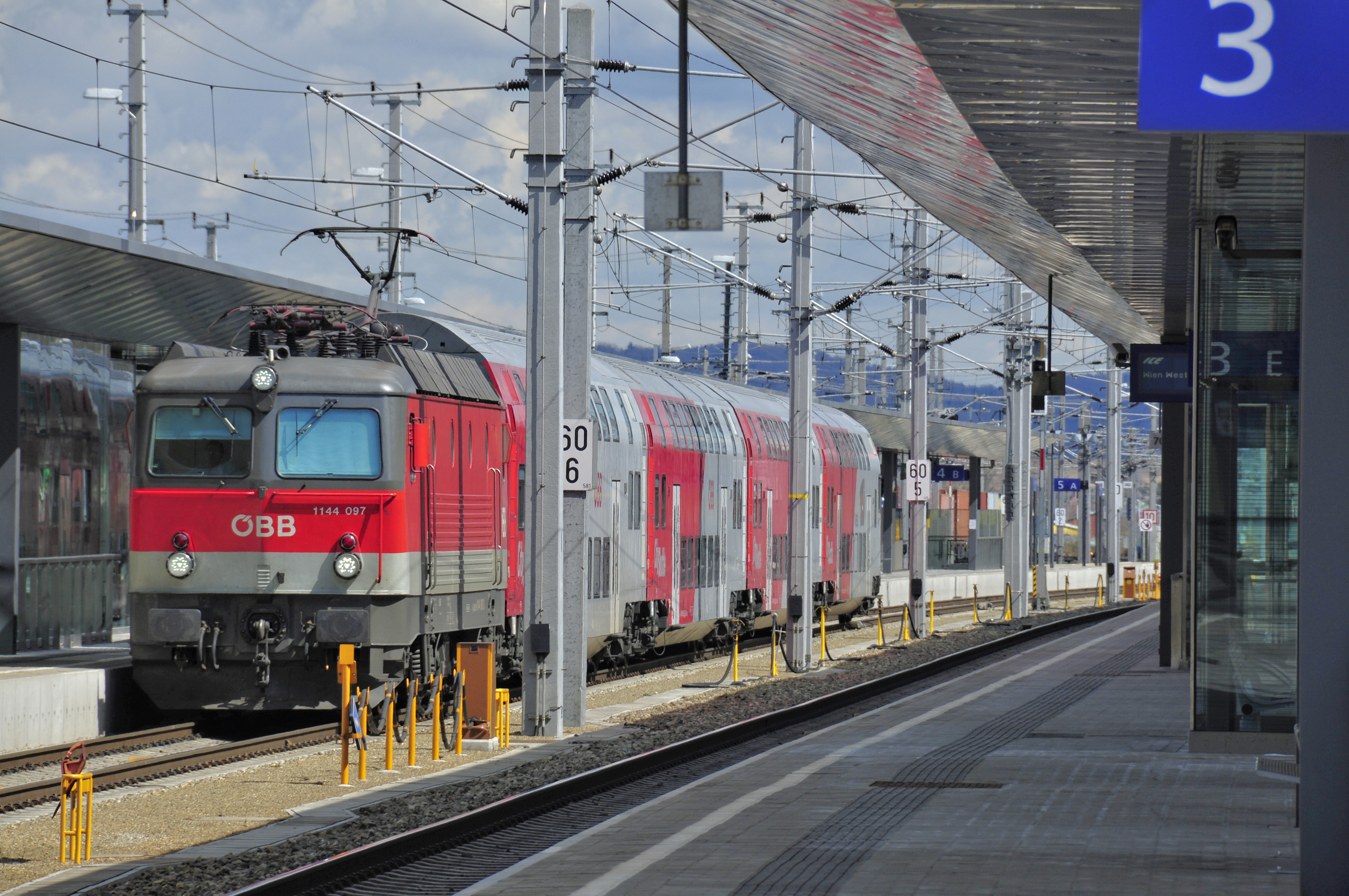 13-04-13-st-poelten-bahnhof-243