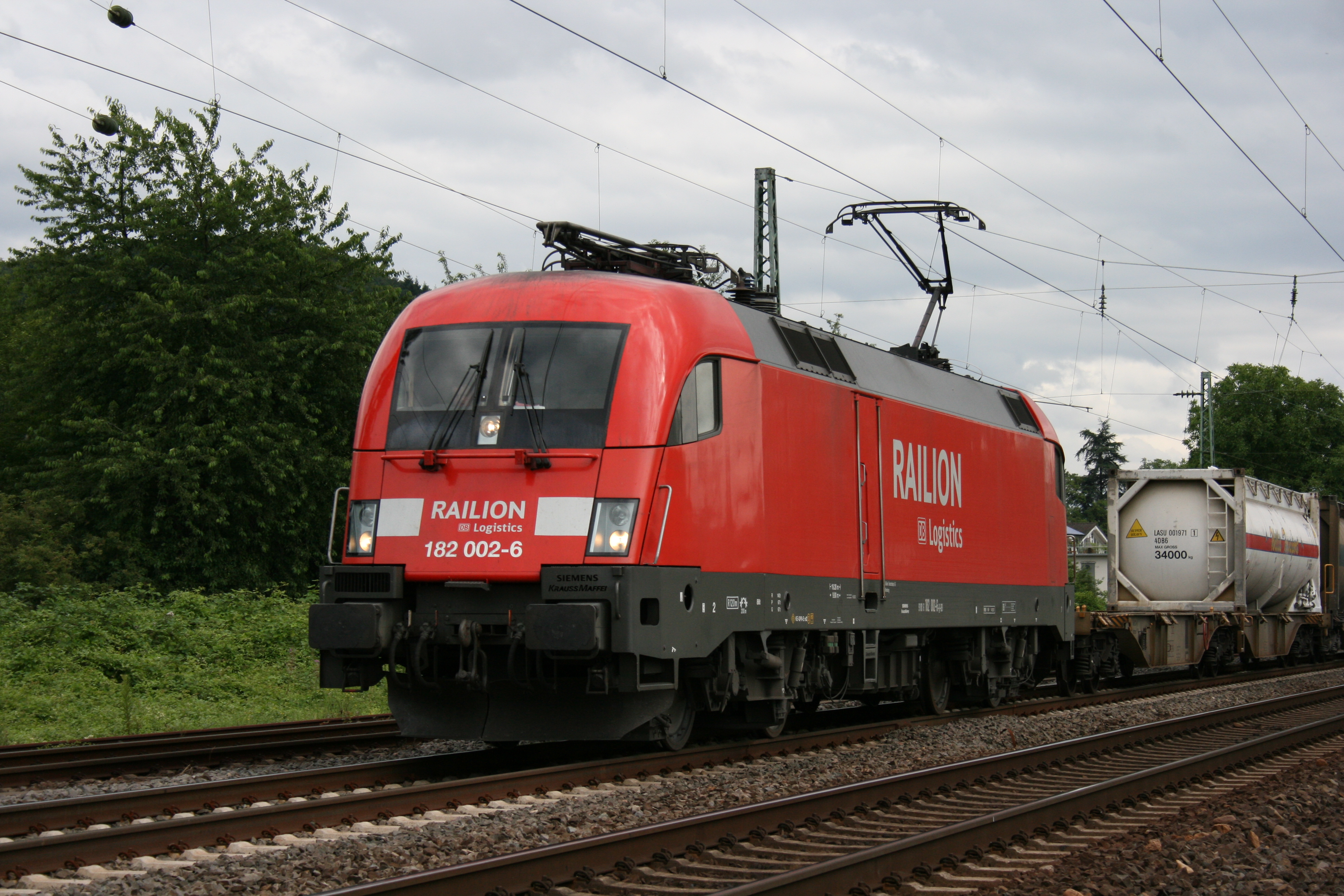 182 002