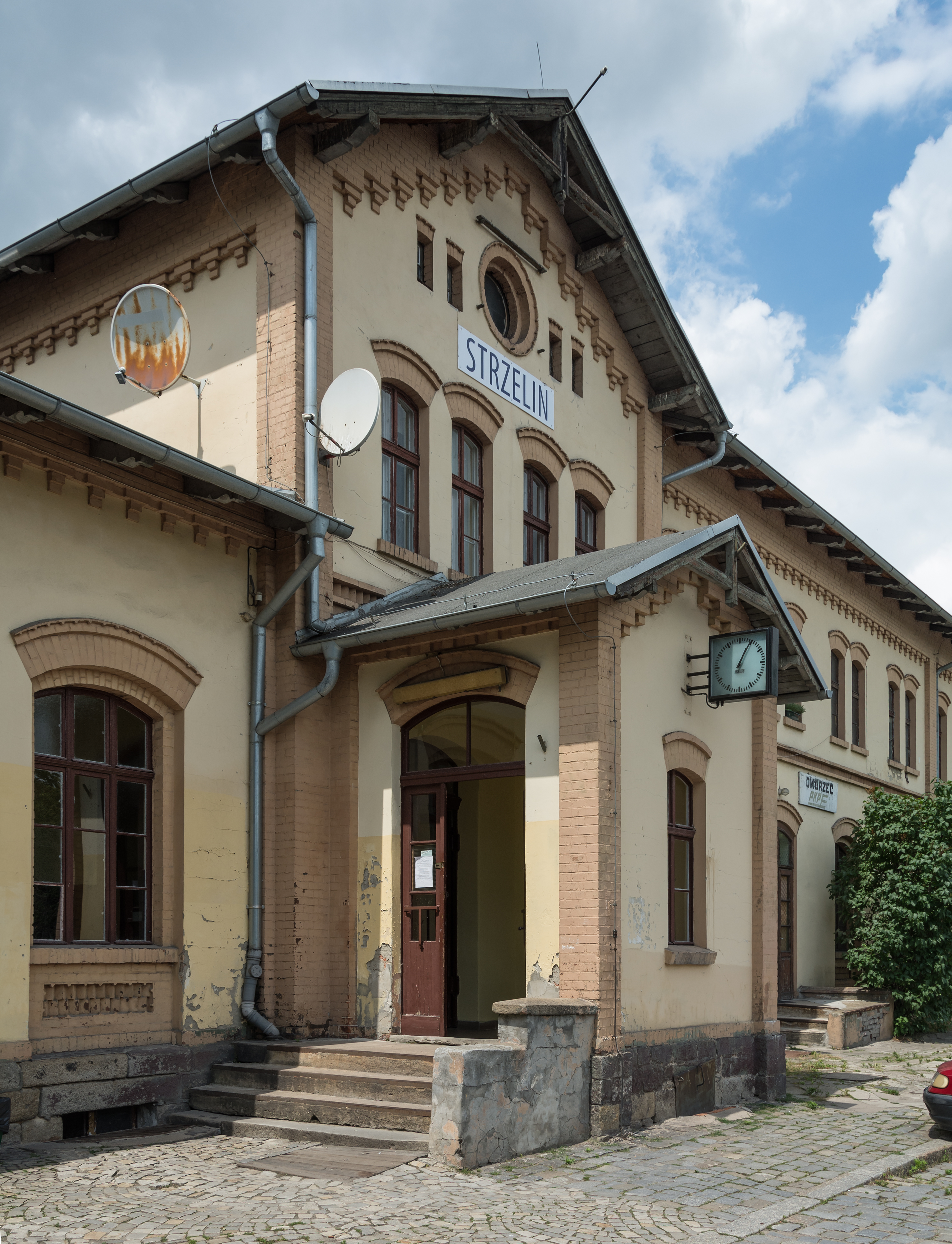 2016 Dworzec kolejowy w Strzelinie 6
