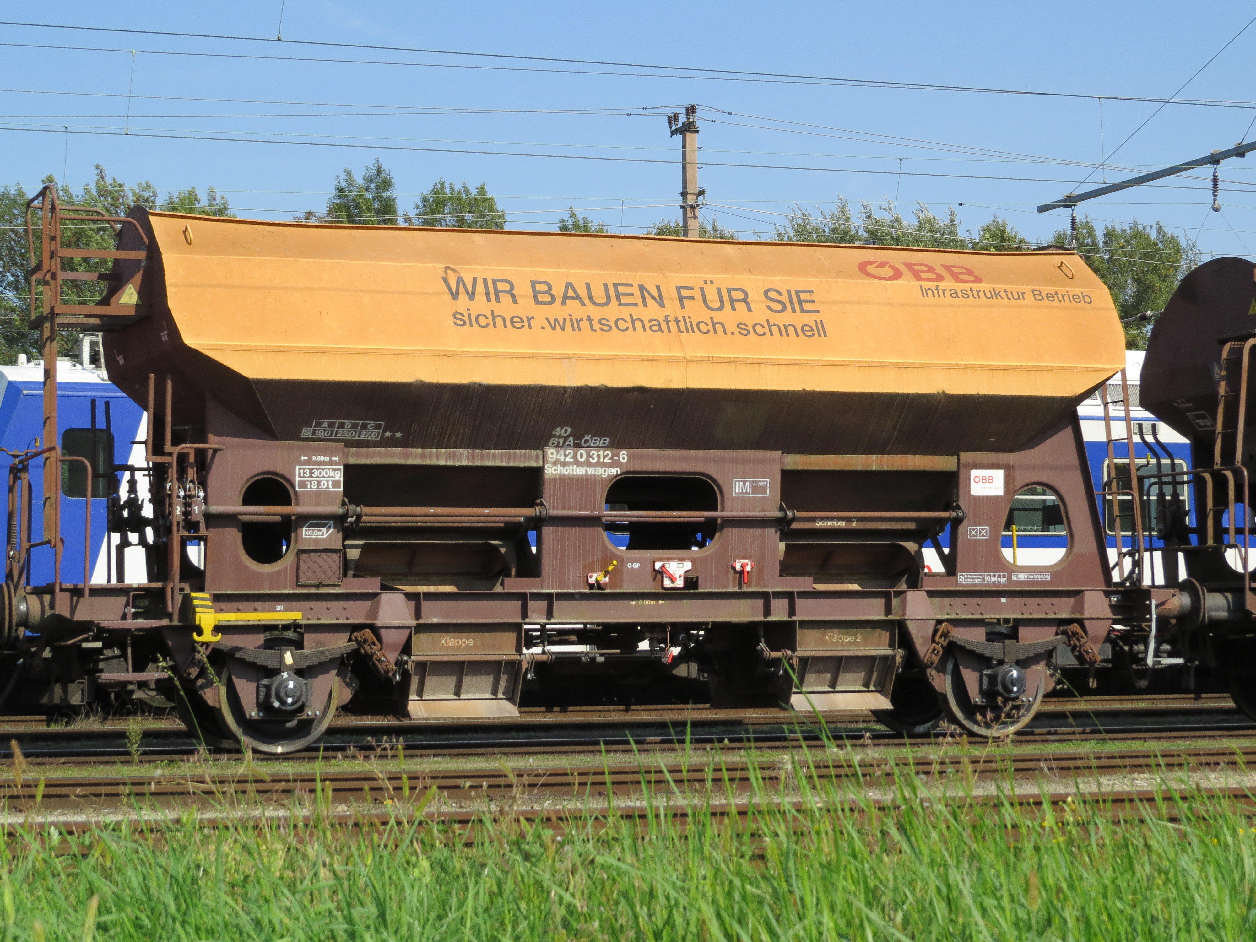 2017-09-28 (370) 40 81 9420 312-6 at Bahnhof Stockerau