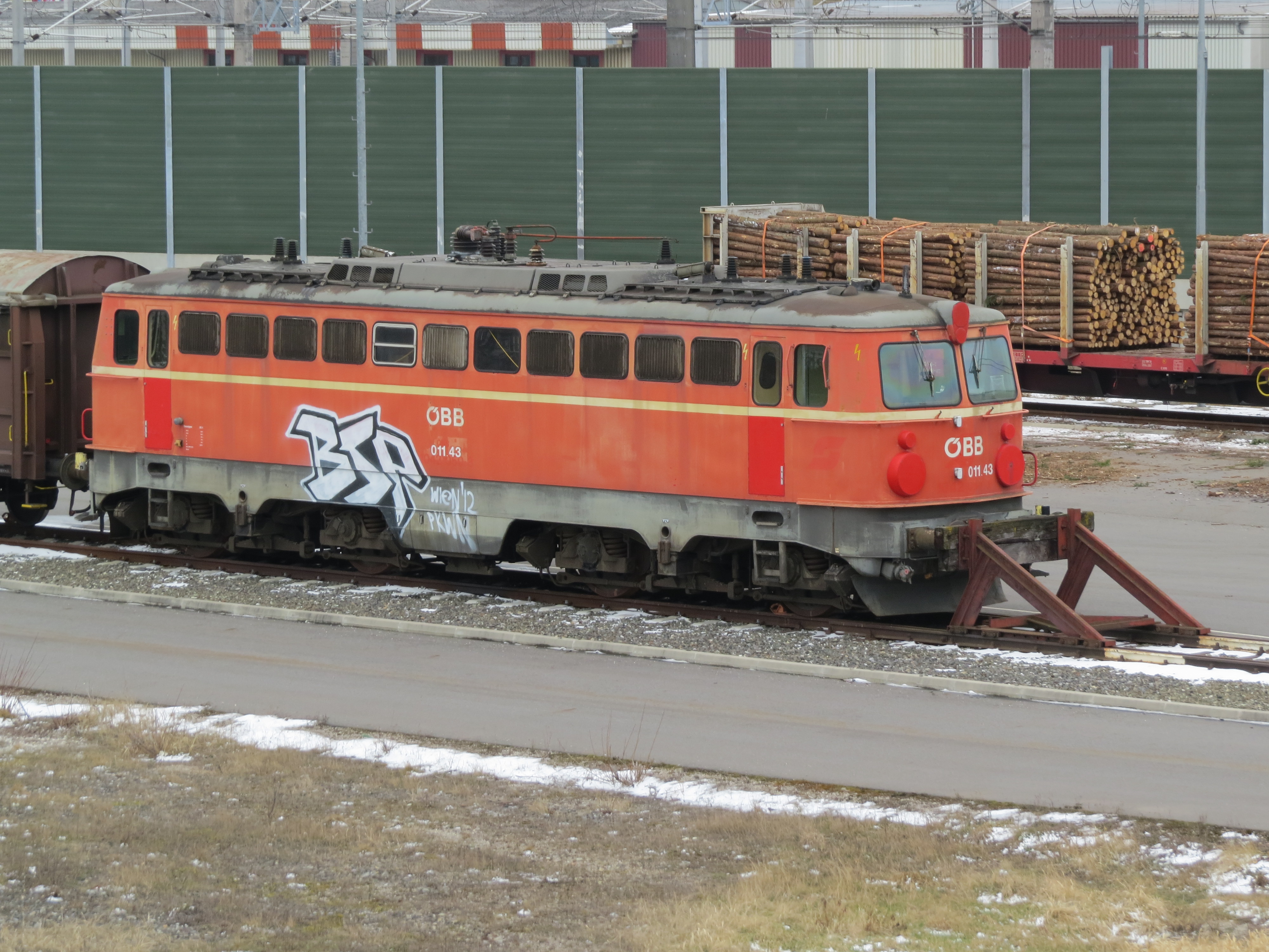 2018-03-19 (451) Preheating locomotive ÖBB 011.43 (Ex-1042 050) at Bahnhof Amstetten