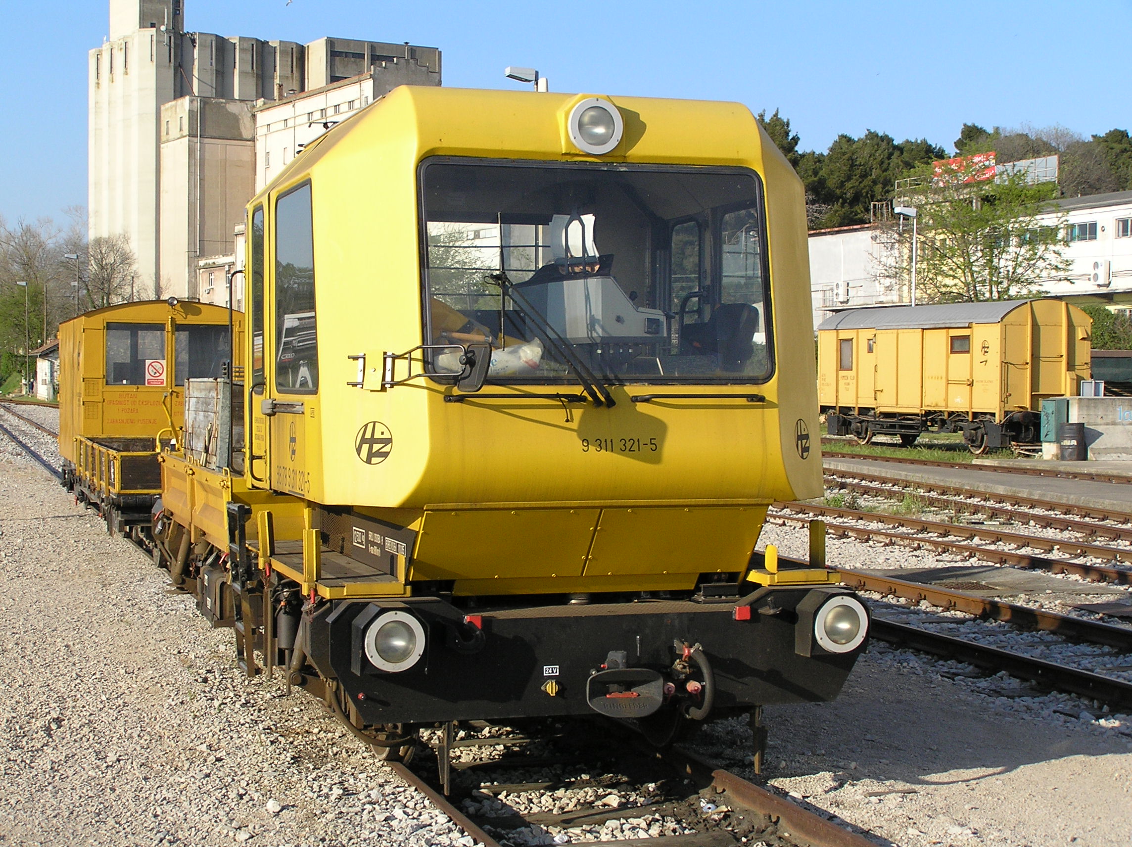 9311 maintenance train (1)
