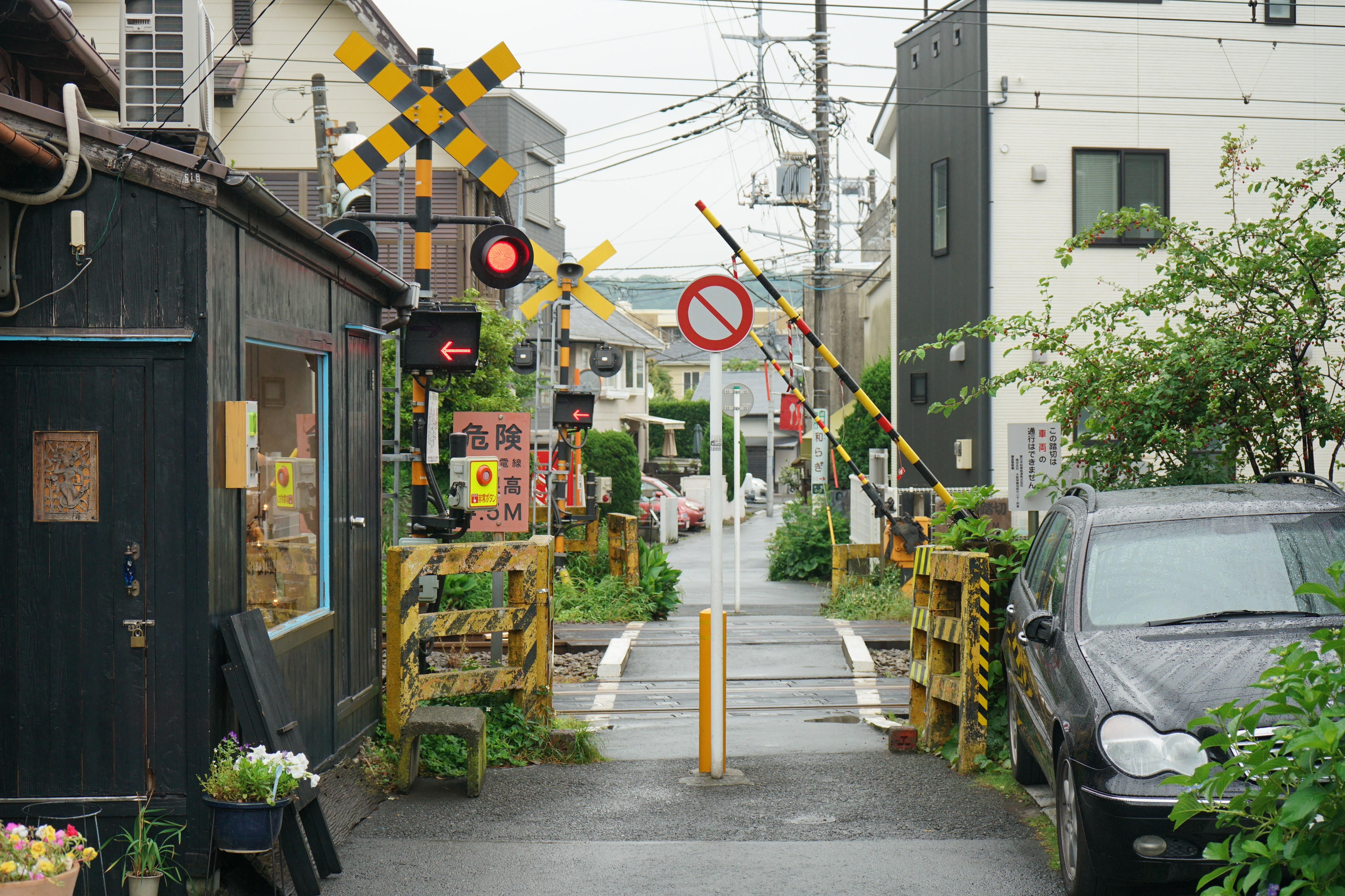 A small railway crossing in Kamakura, Japan