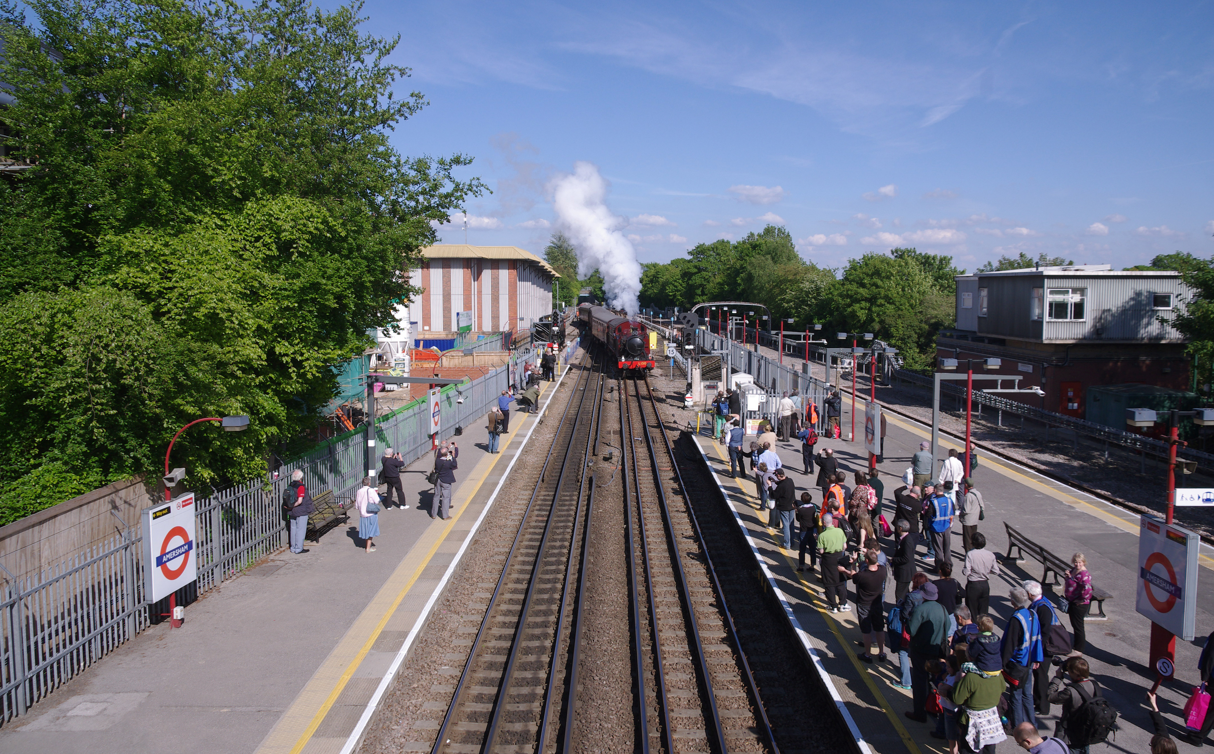 Amersham station MMB 02 5521