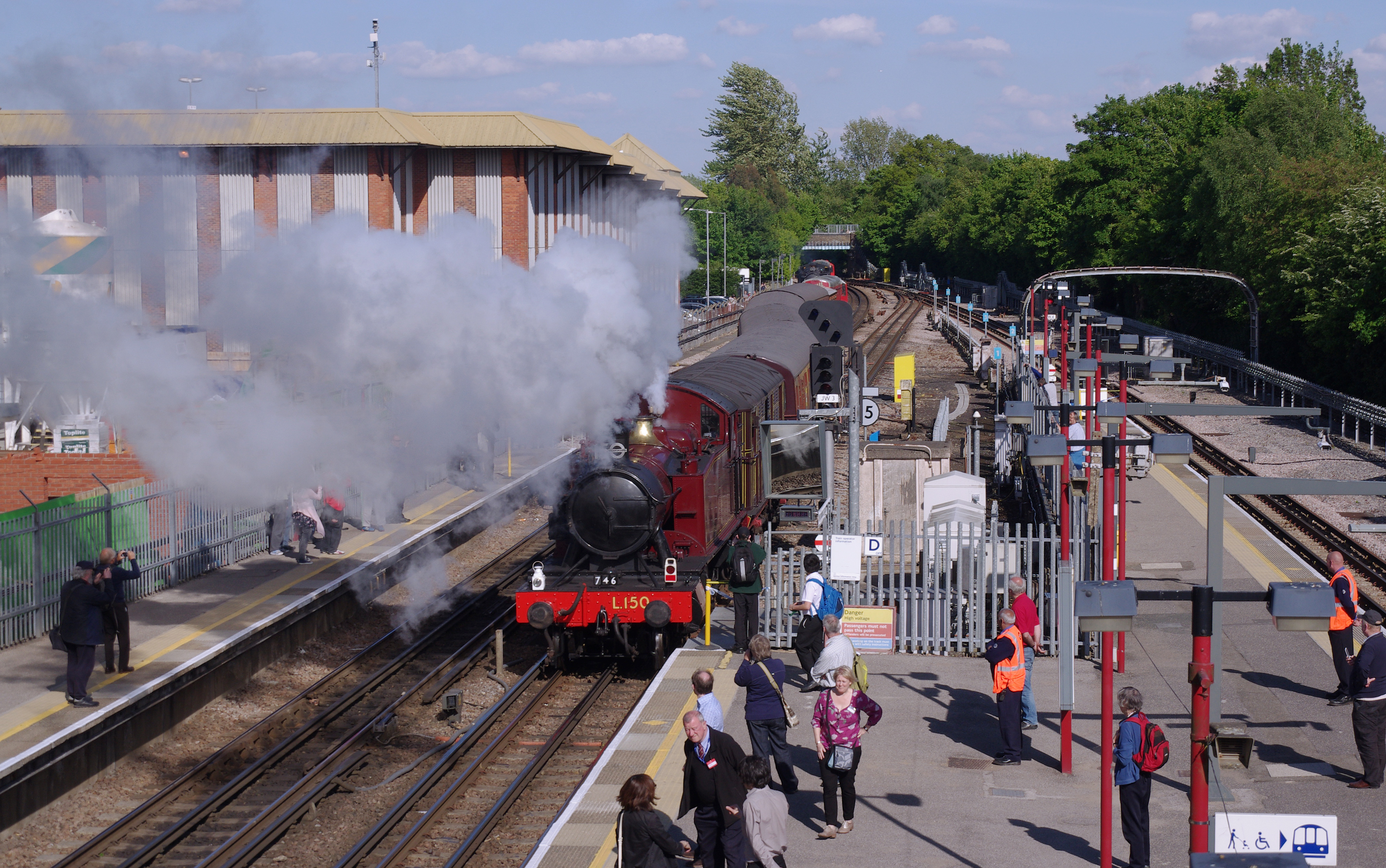 Amersham station MMB 12 5521