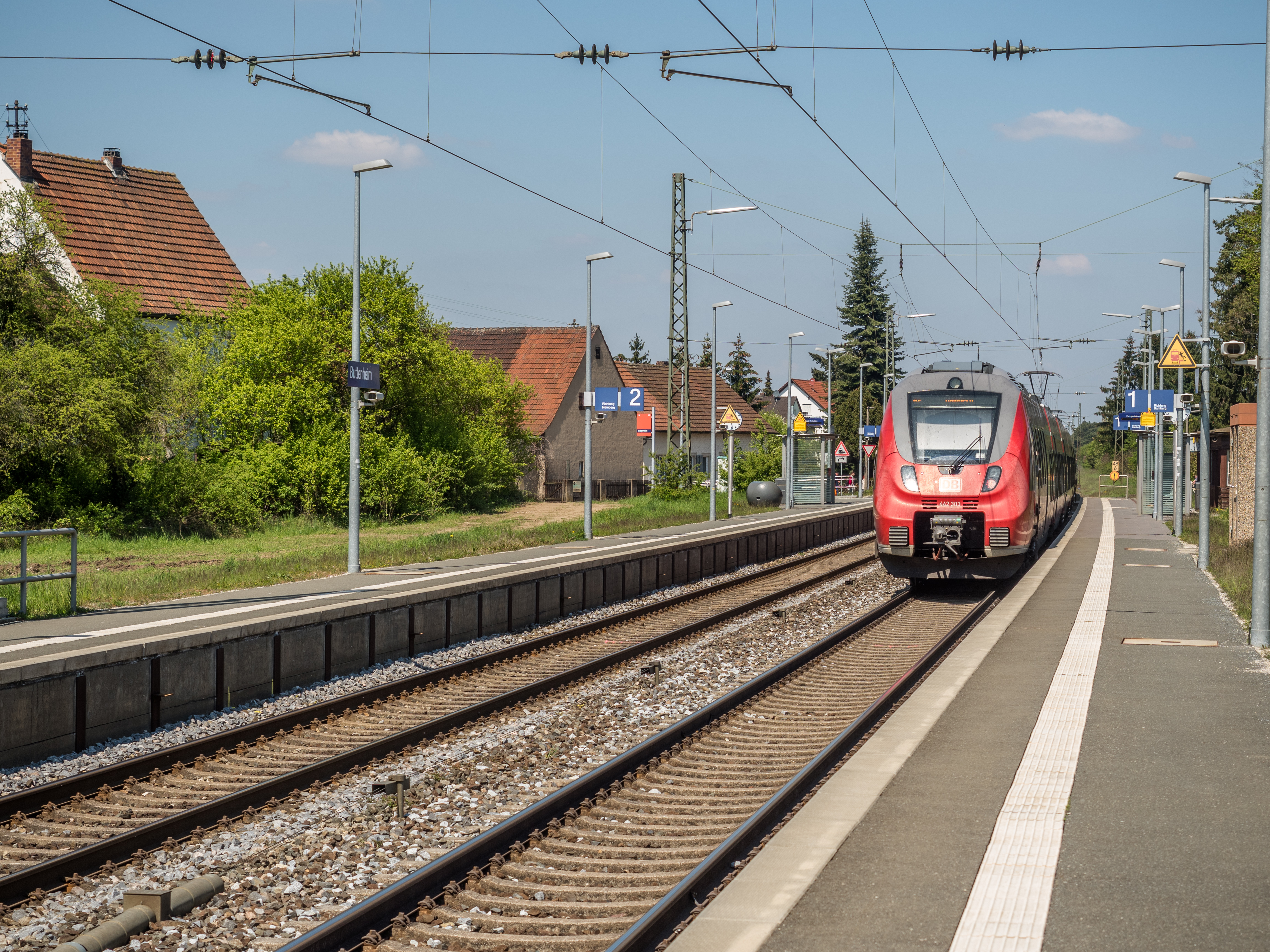 Bahnhof-Buttenheim-P5022986