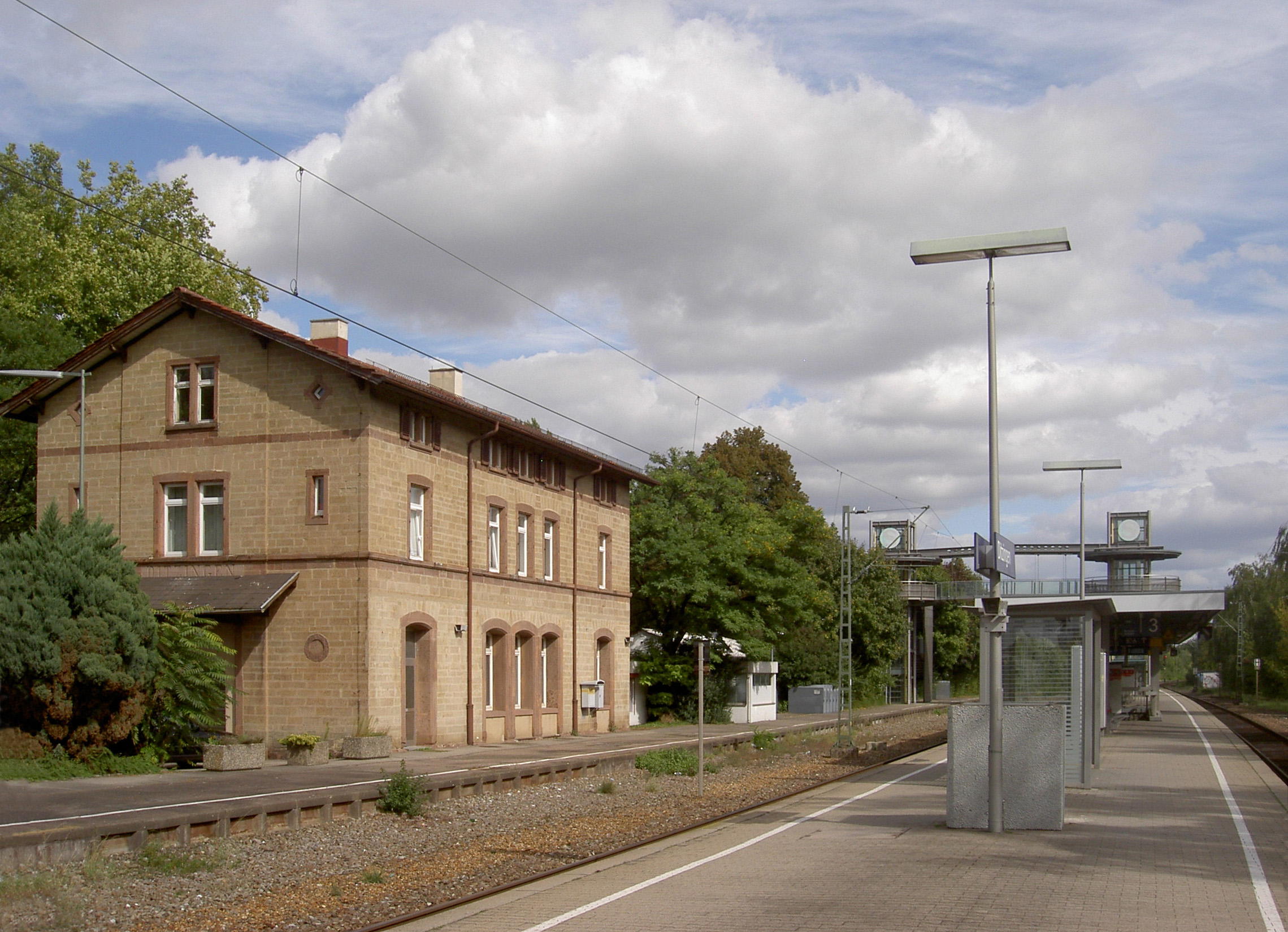 Bahnhof Ditzingen mit Bahnsteig