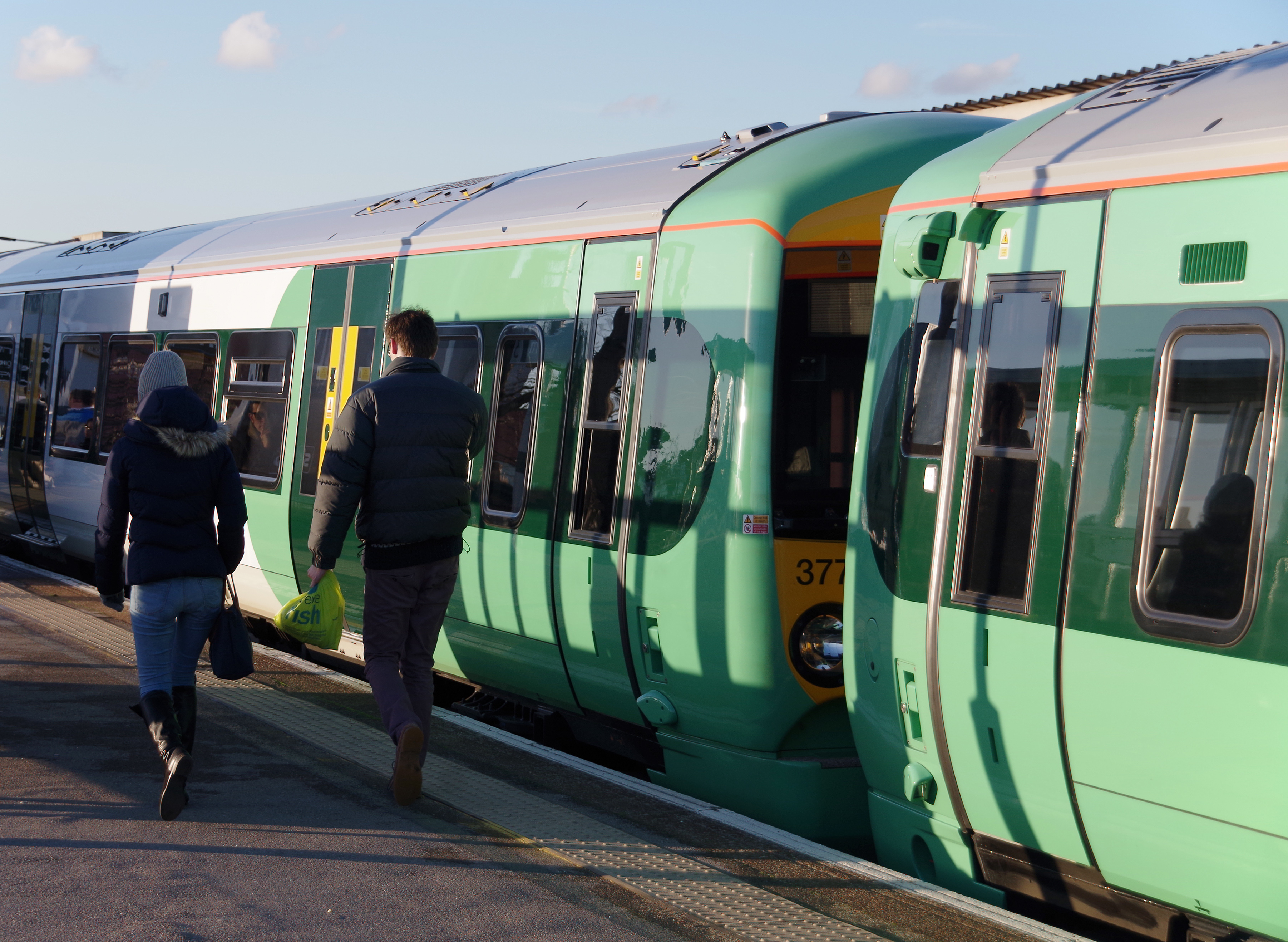 Balham station MMB 01 377612 377623