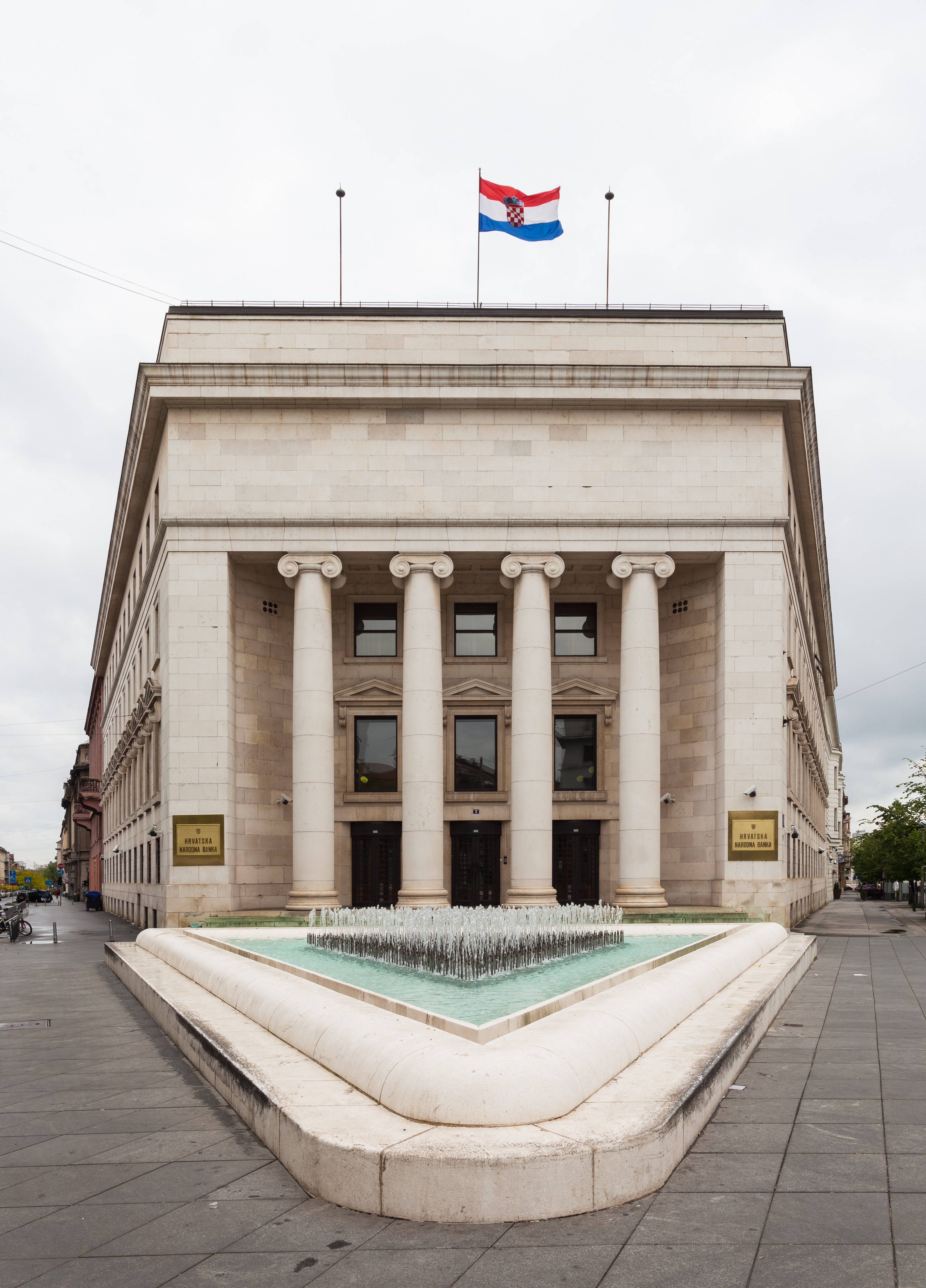Banco Nacional, Zagreb, Croacia, 2014-04-20, DD 01