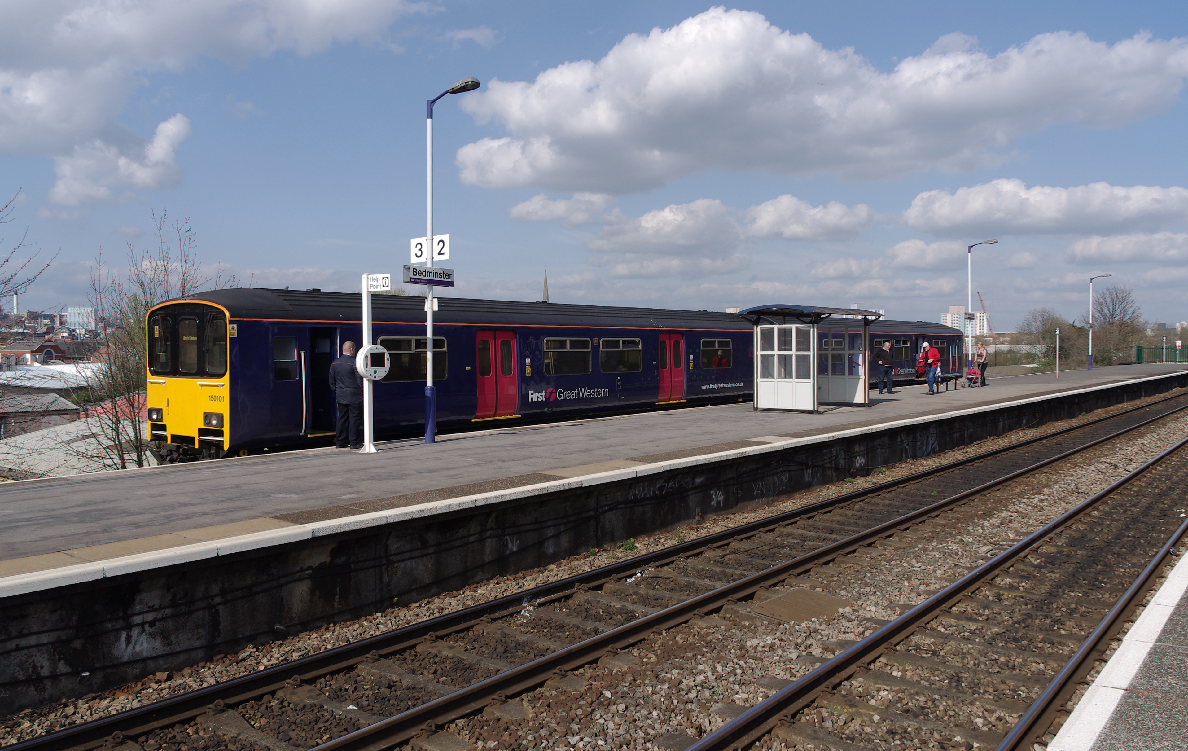 Bedminster railway station MMB 30 150101