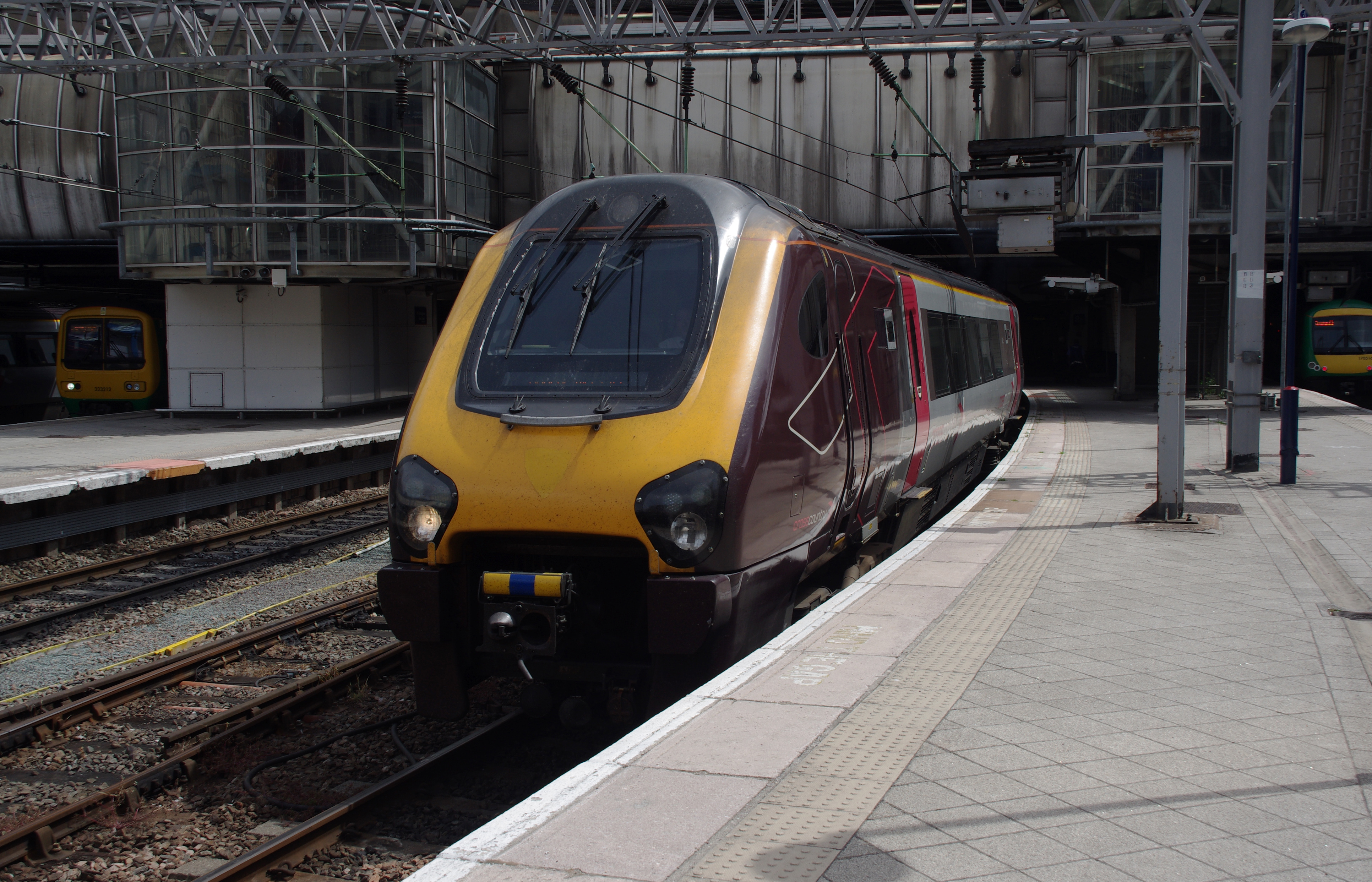 Birmingham New Street railway station MMB 15 221133