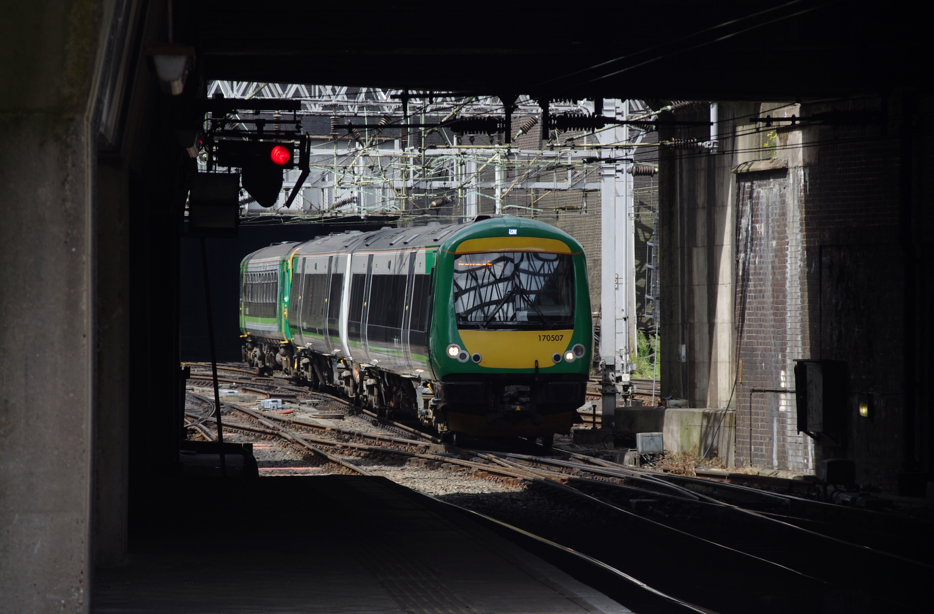 Birmingham New Street railway station MMB 21 170507 153333