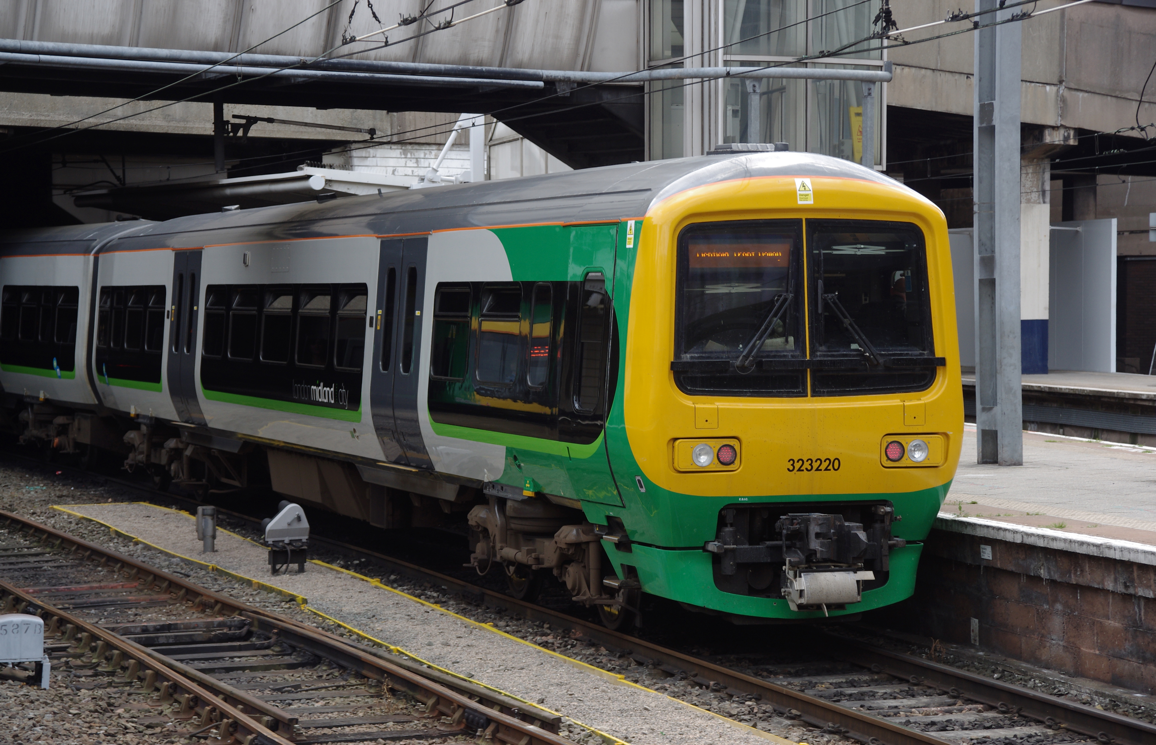 Birmingham New Street railway station MMB 22 323220