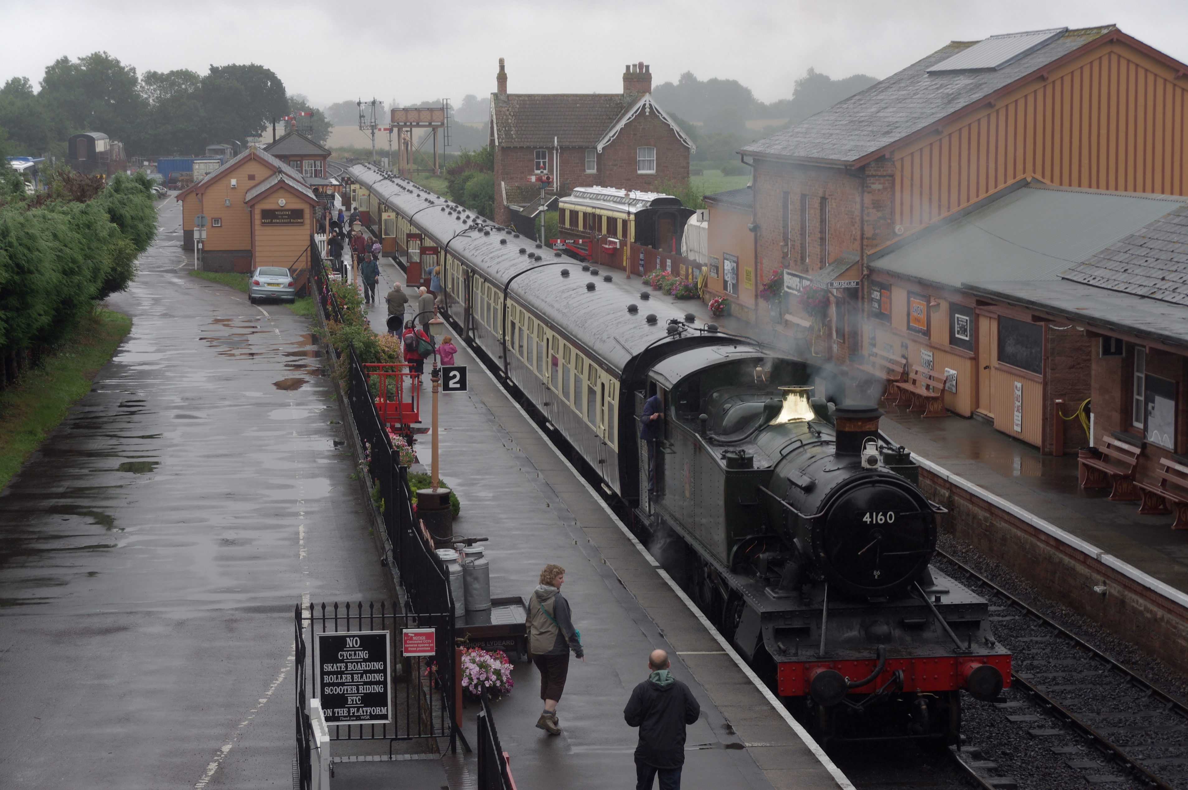 Bishops Lydeard railway station MMB 17 4160