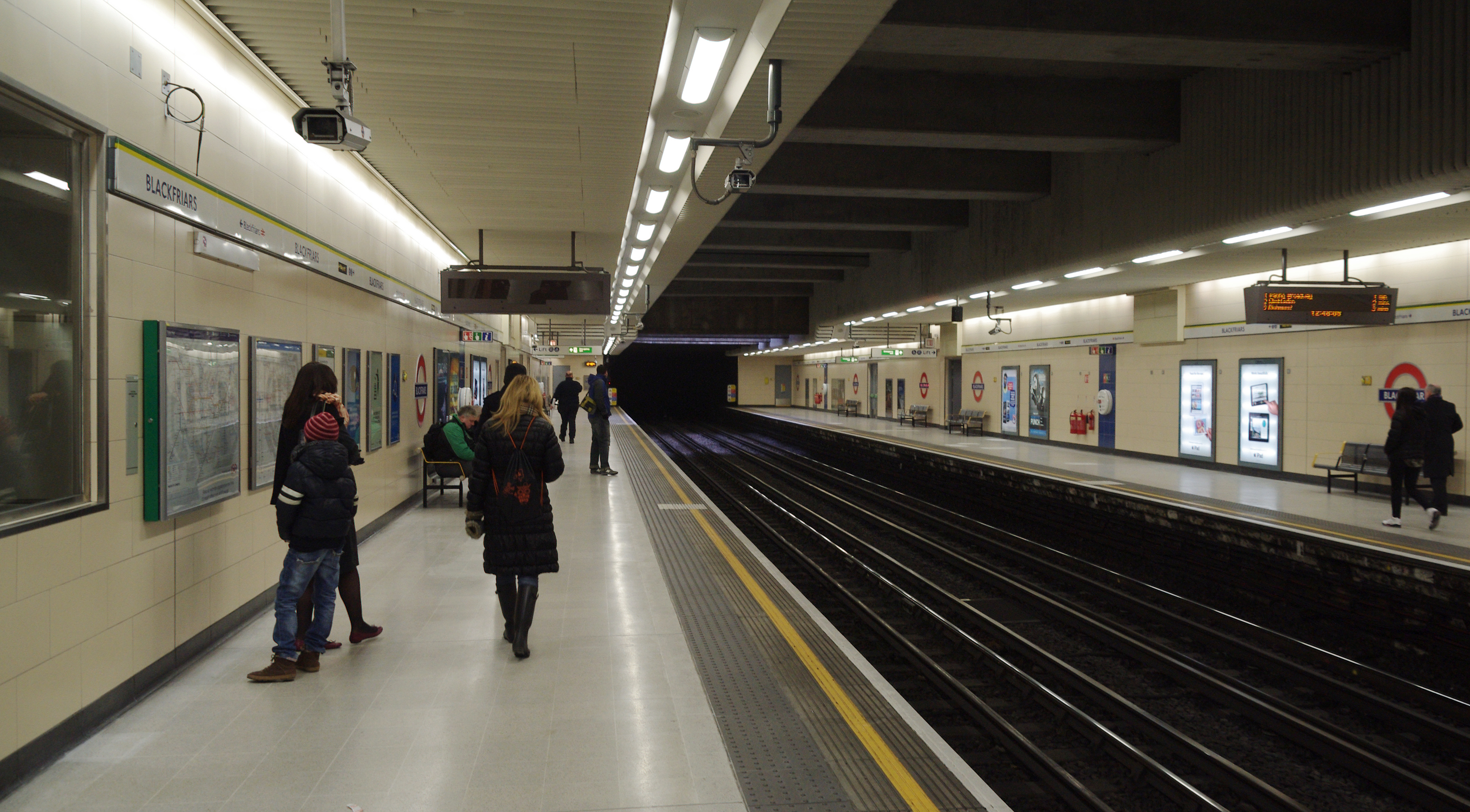 Blackfriars station MMB 17