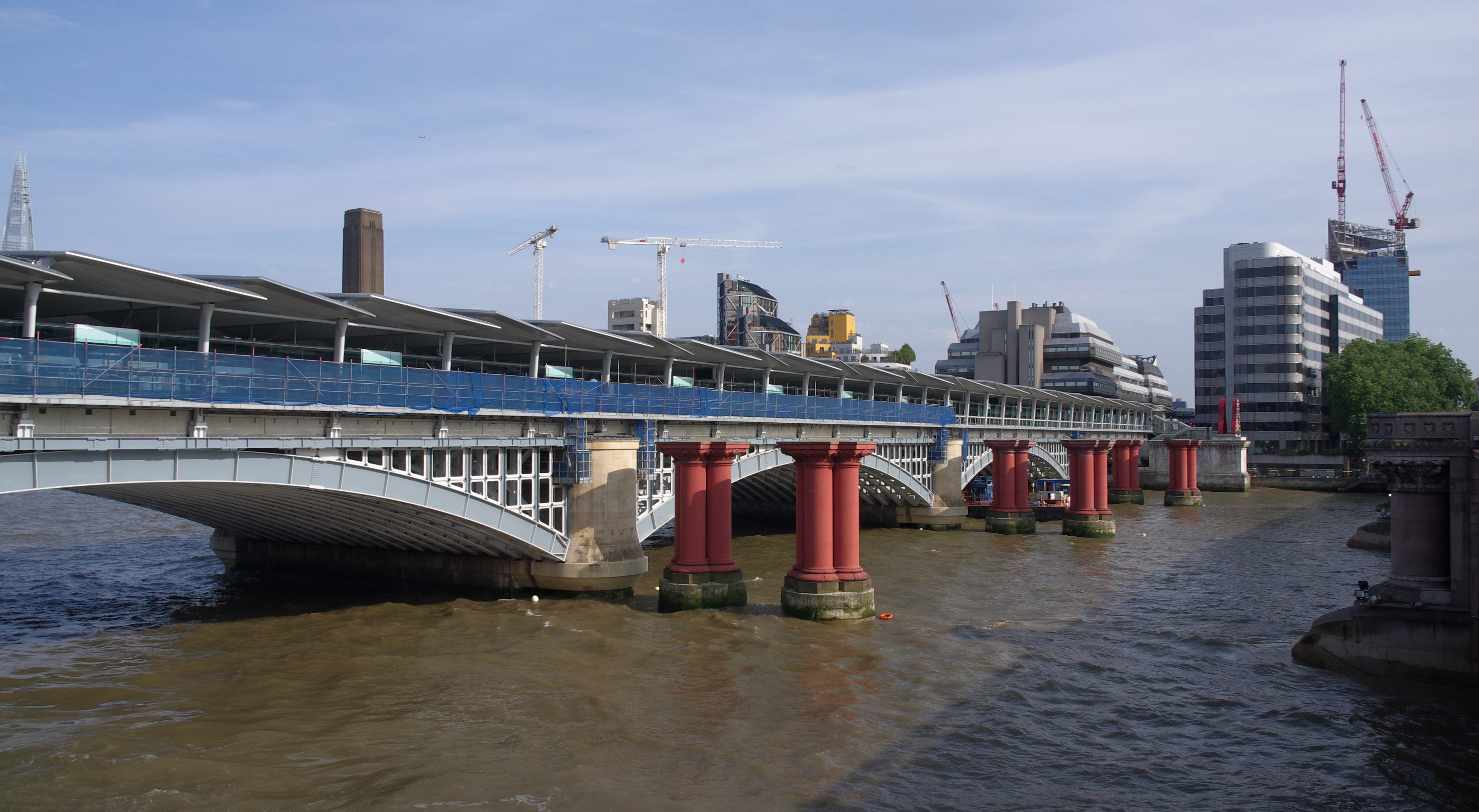 Blackfriars station MMB 18