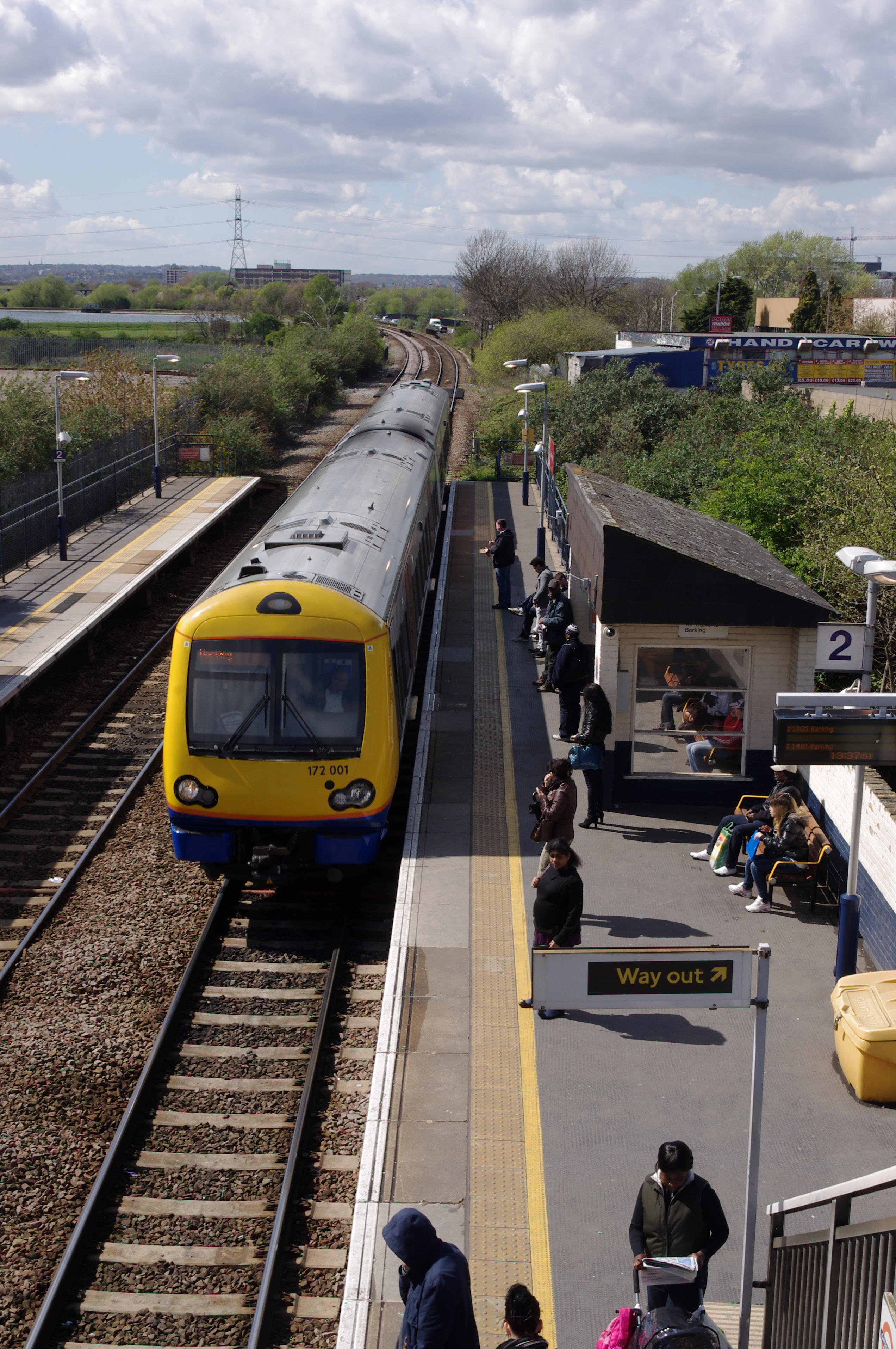 Blackhorse Road station MMB 15 172001