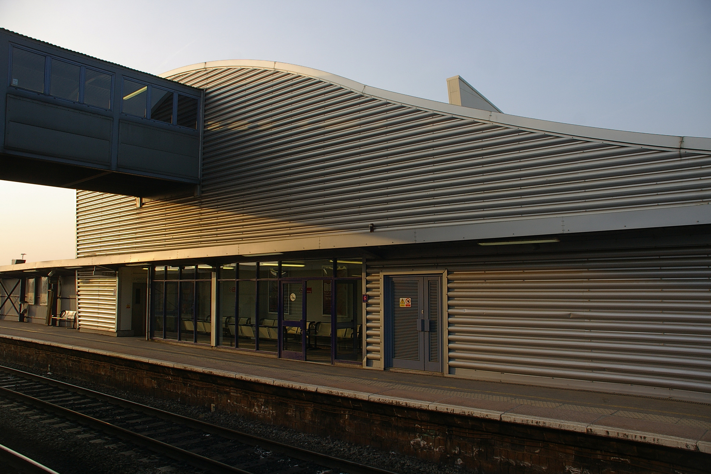 Bristol Parkway railway station MMB 15