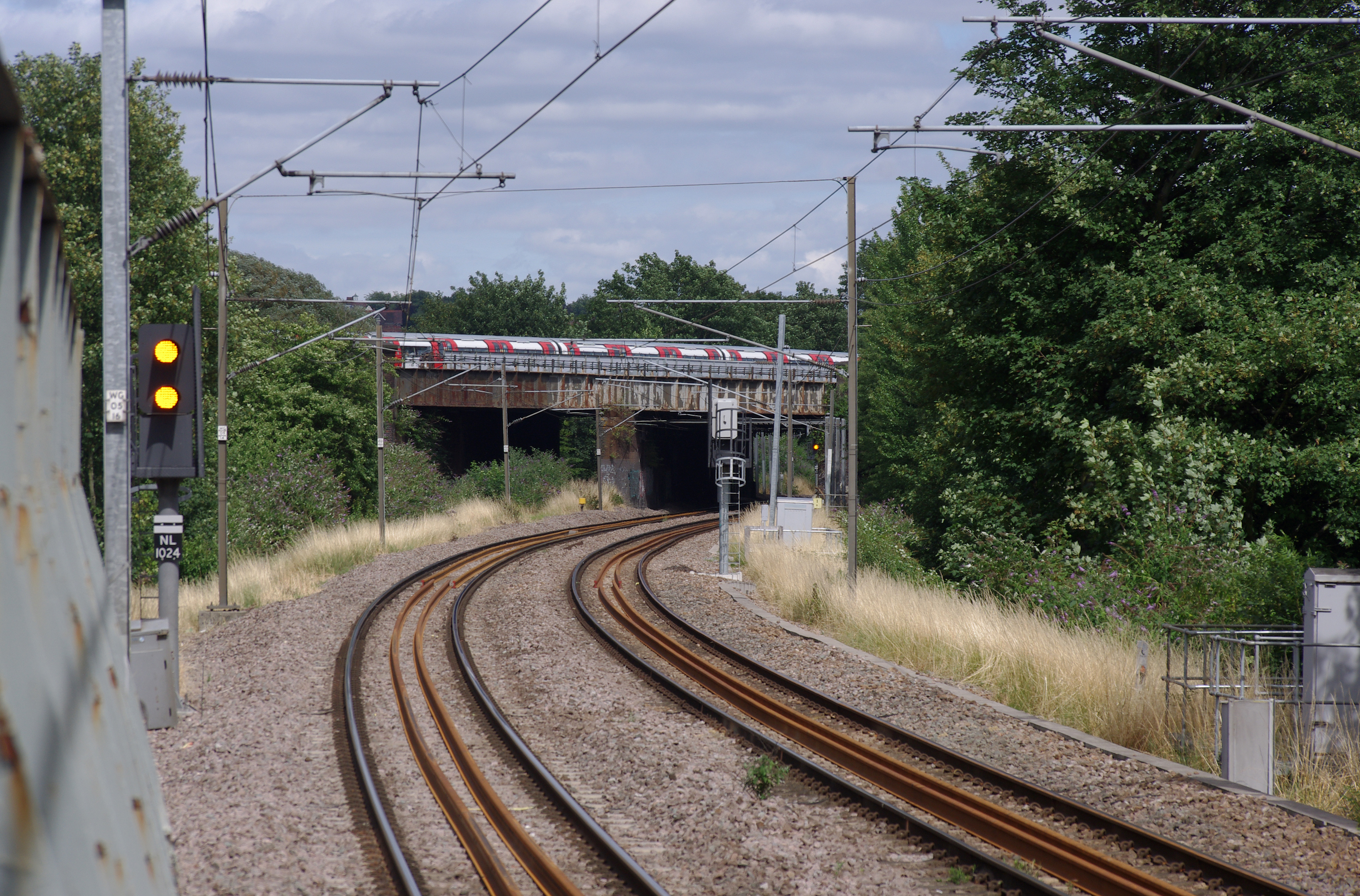 Brondesbury railway station MMB 04 Jubilee Line 1996 Stock