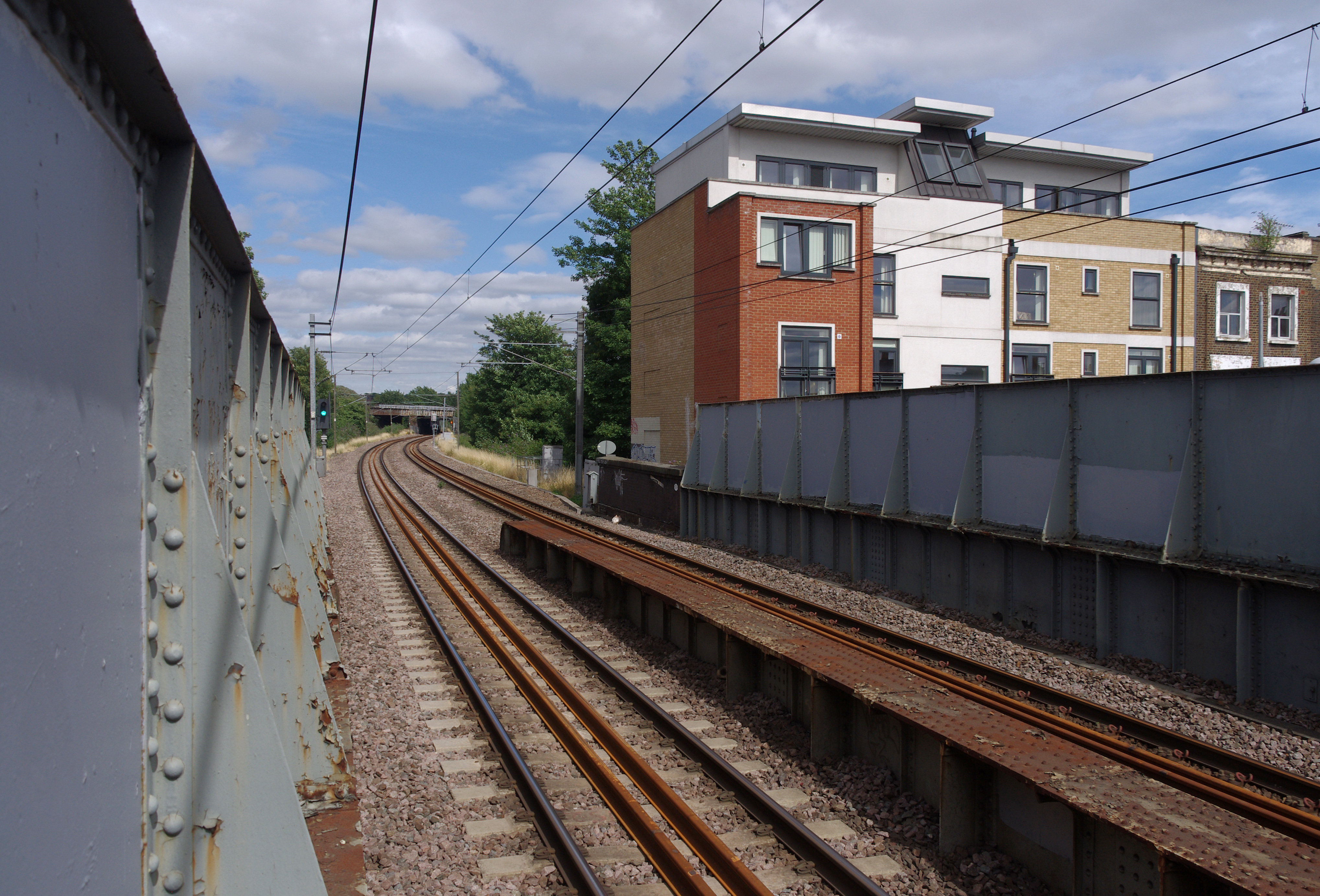Brondesbury railway station MMB 05