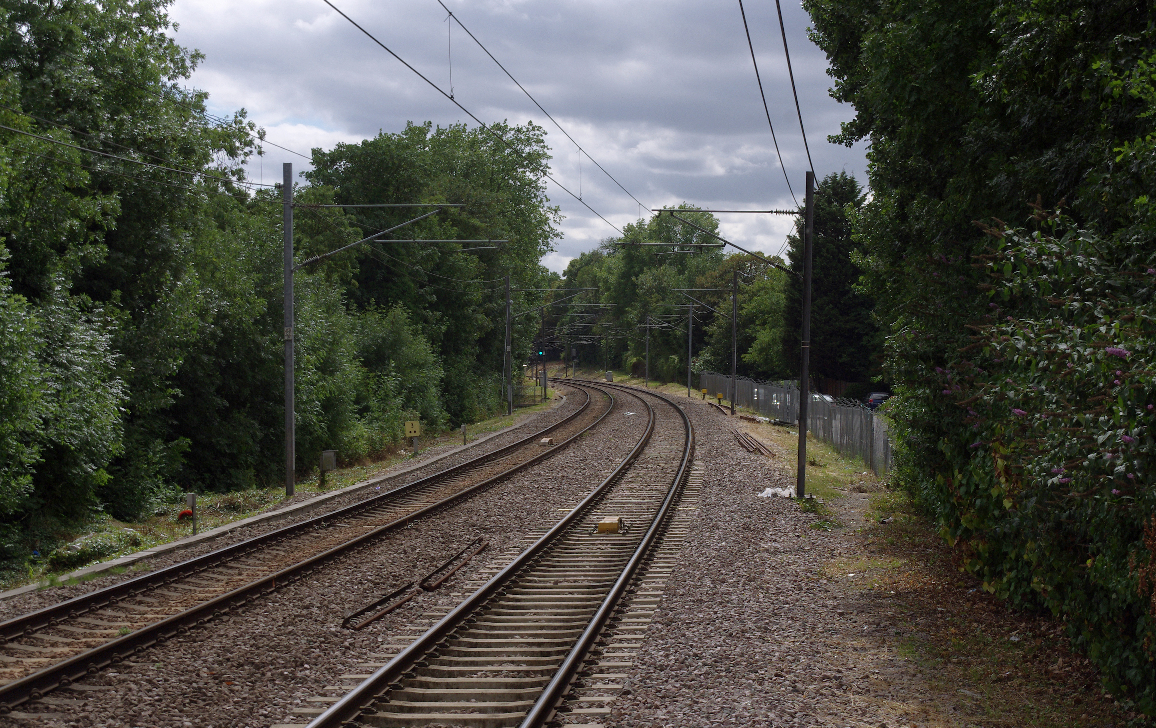 Brondesbury railway station MMB 07