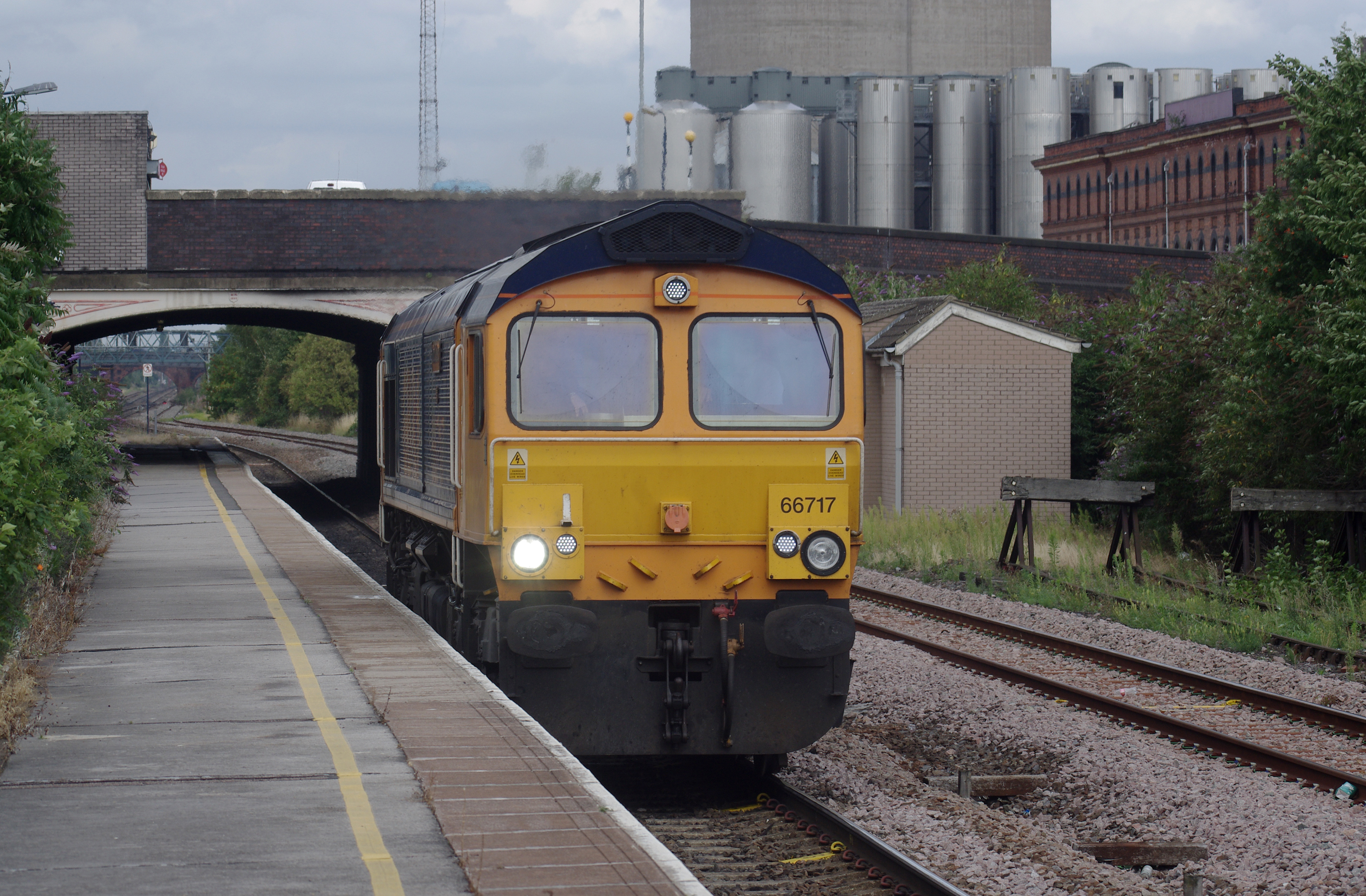 Burton-on-Trent railway station MMB 04 66717