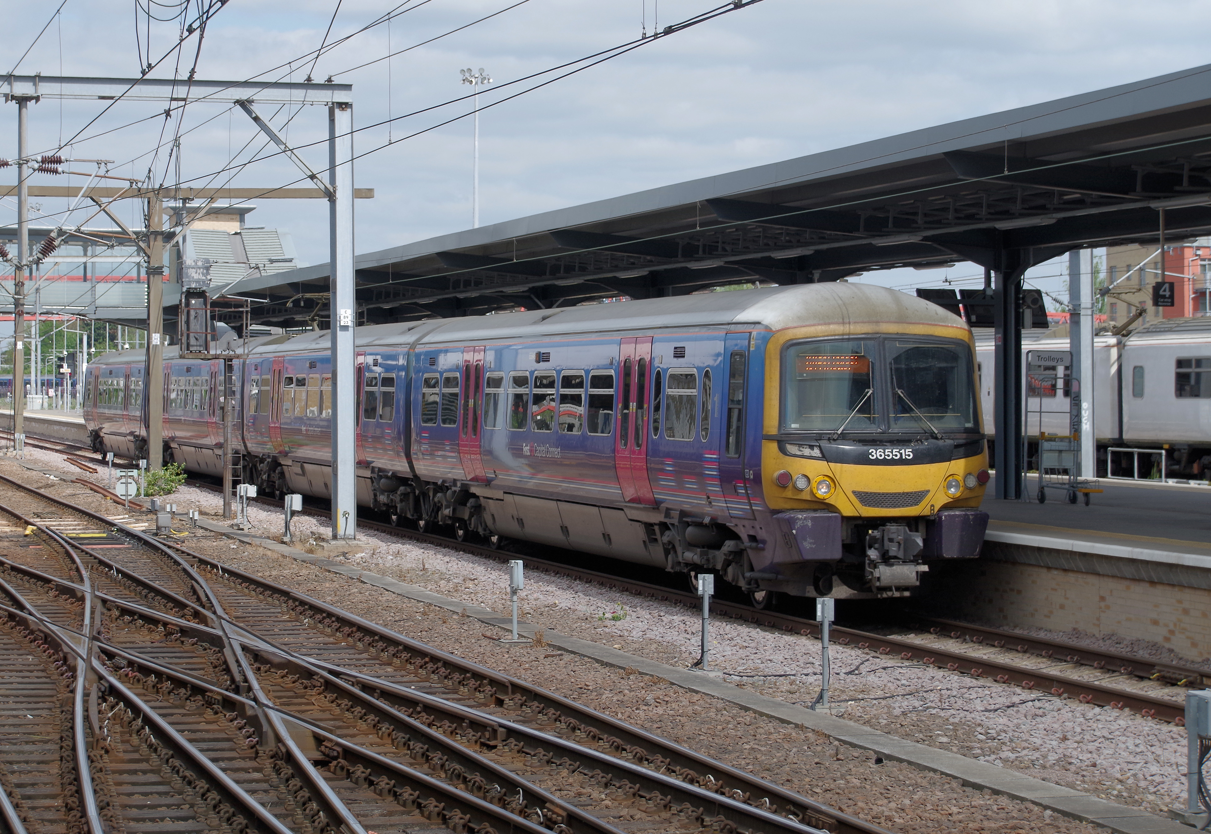 Cambridge railway station MMB 10 365515