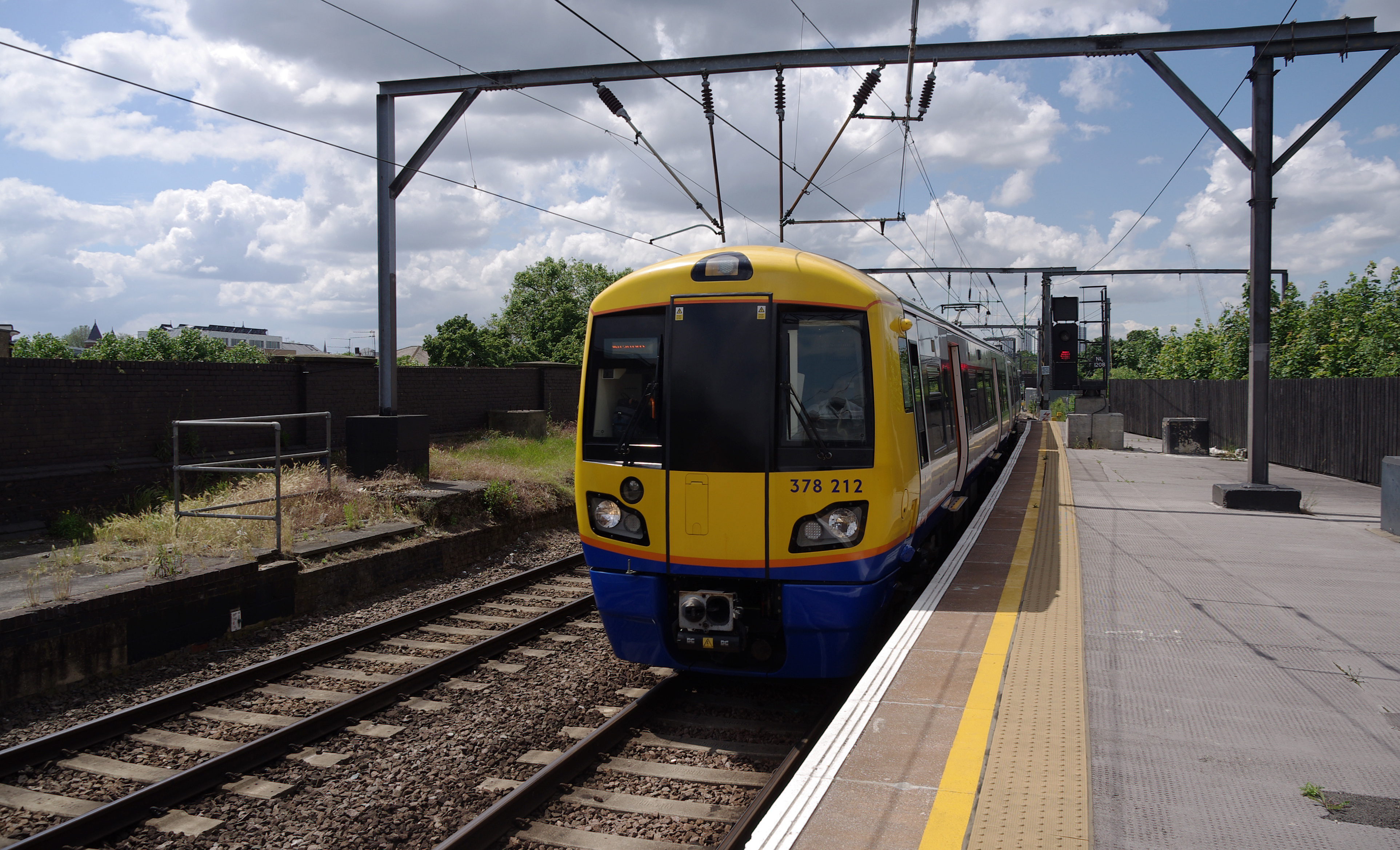 Camden Road railway station MMB 16 378212