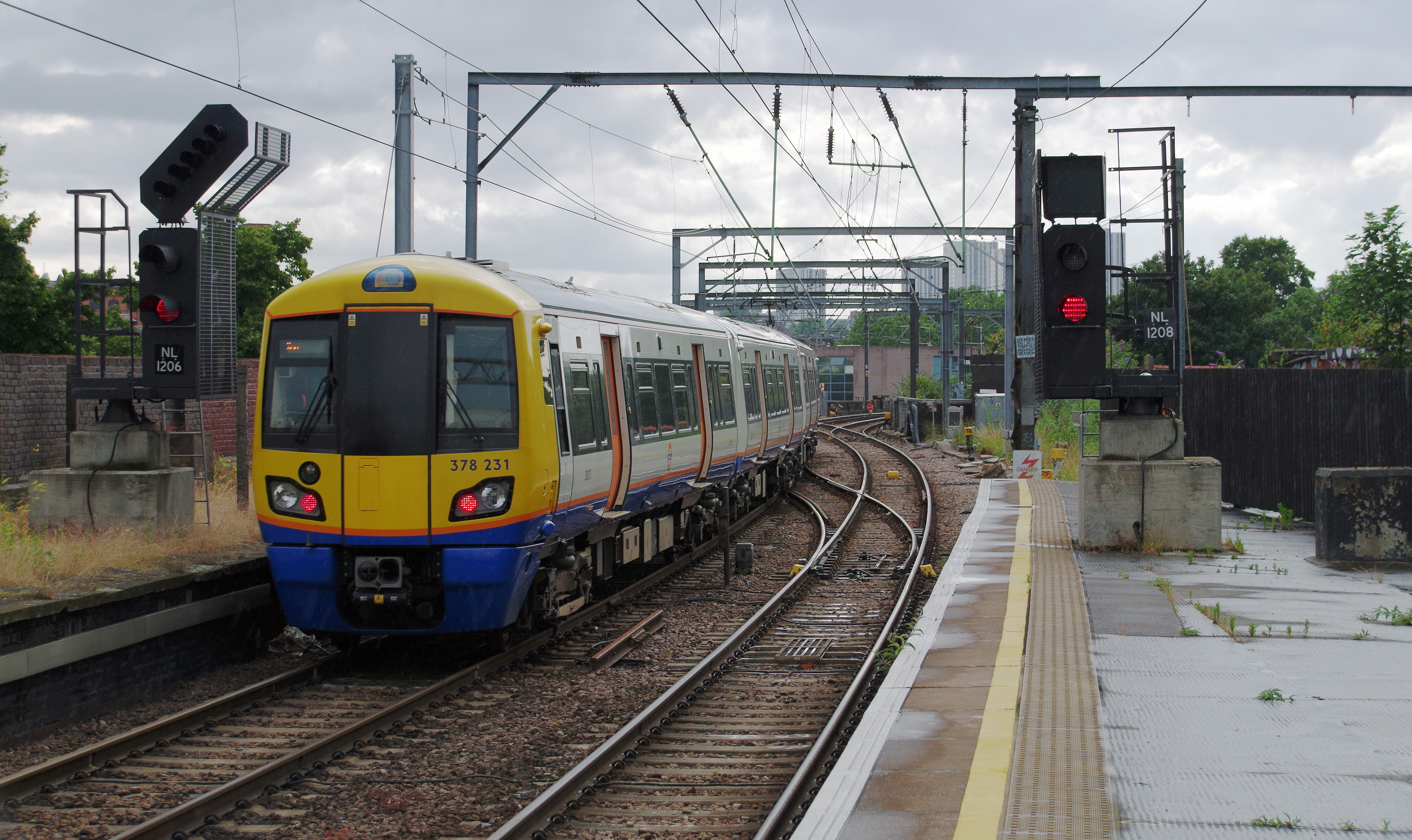 Camden Road railway station MMB 29 378231