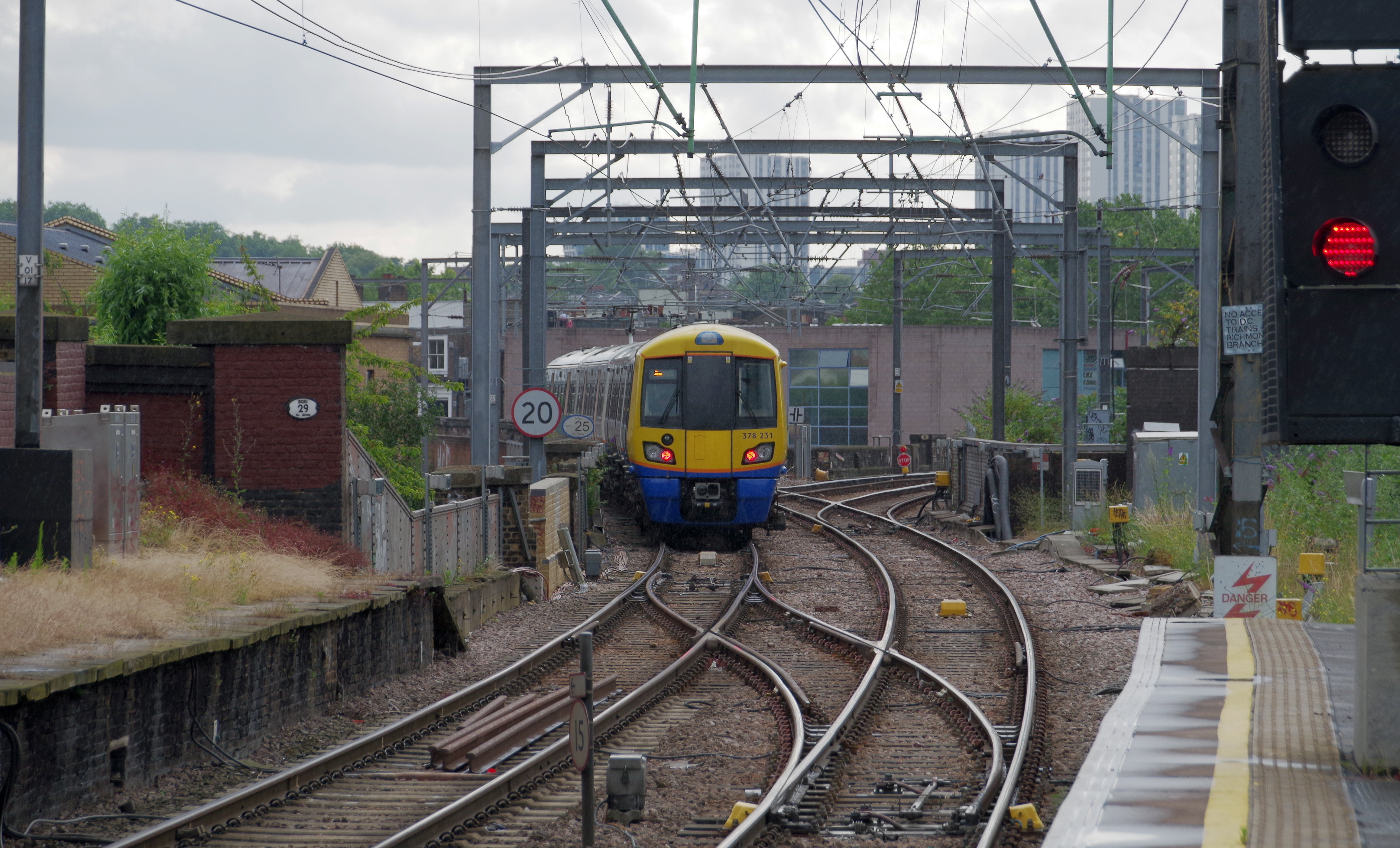 Camden Road railway station MMB 30 378231