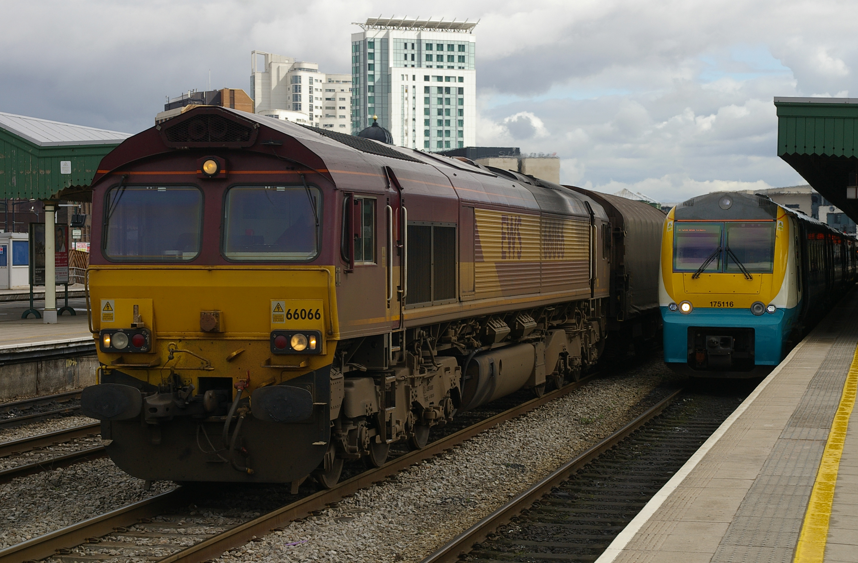 Cardiff Central railway station MMB 11 66066 175116