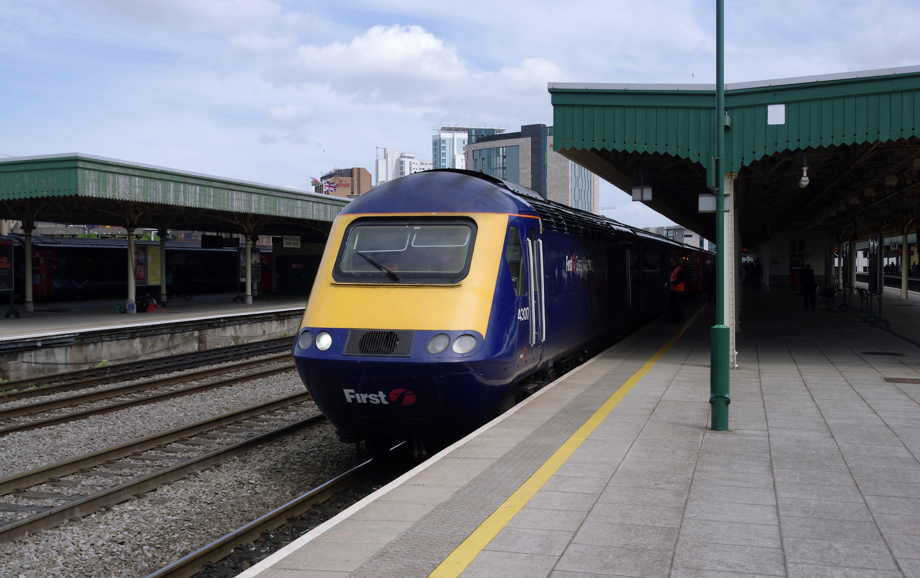 Cardiff Central railway station MMB 35 43017