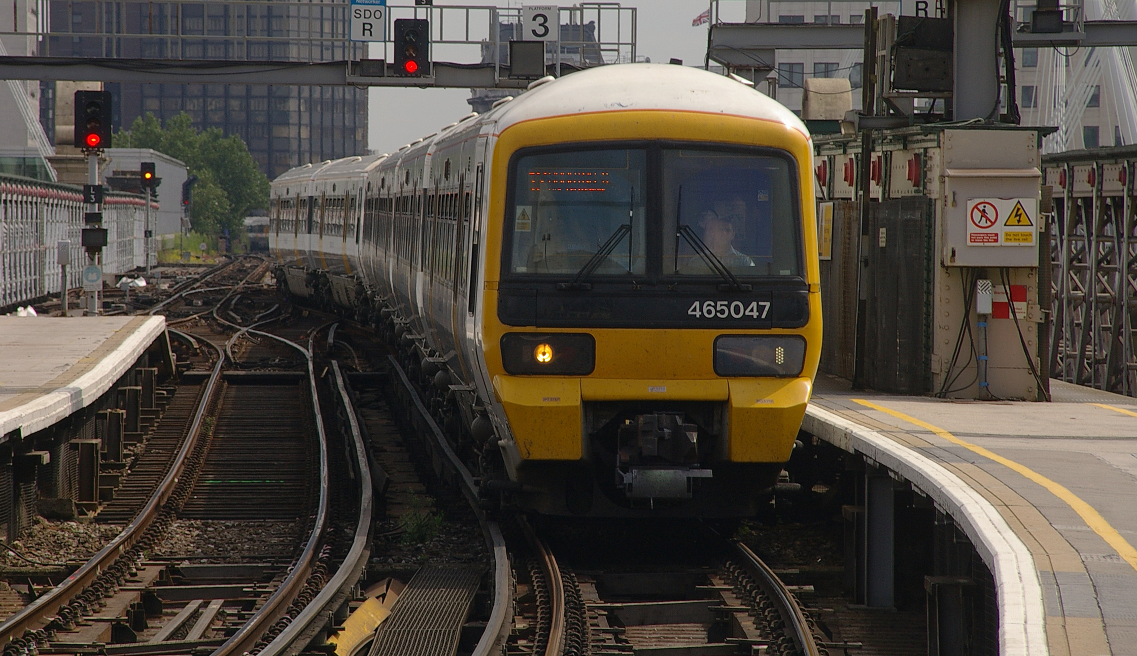 Charing Cross station MMB 10 465047