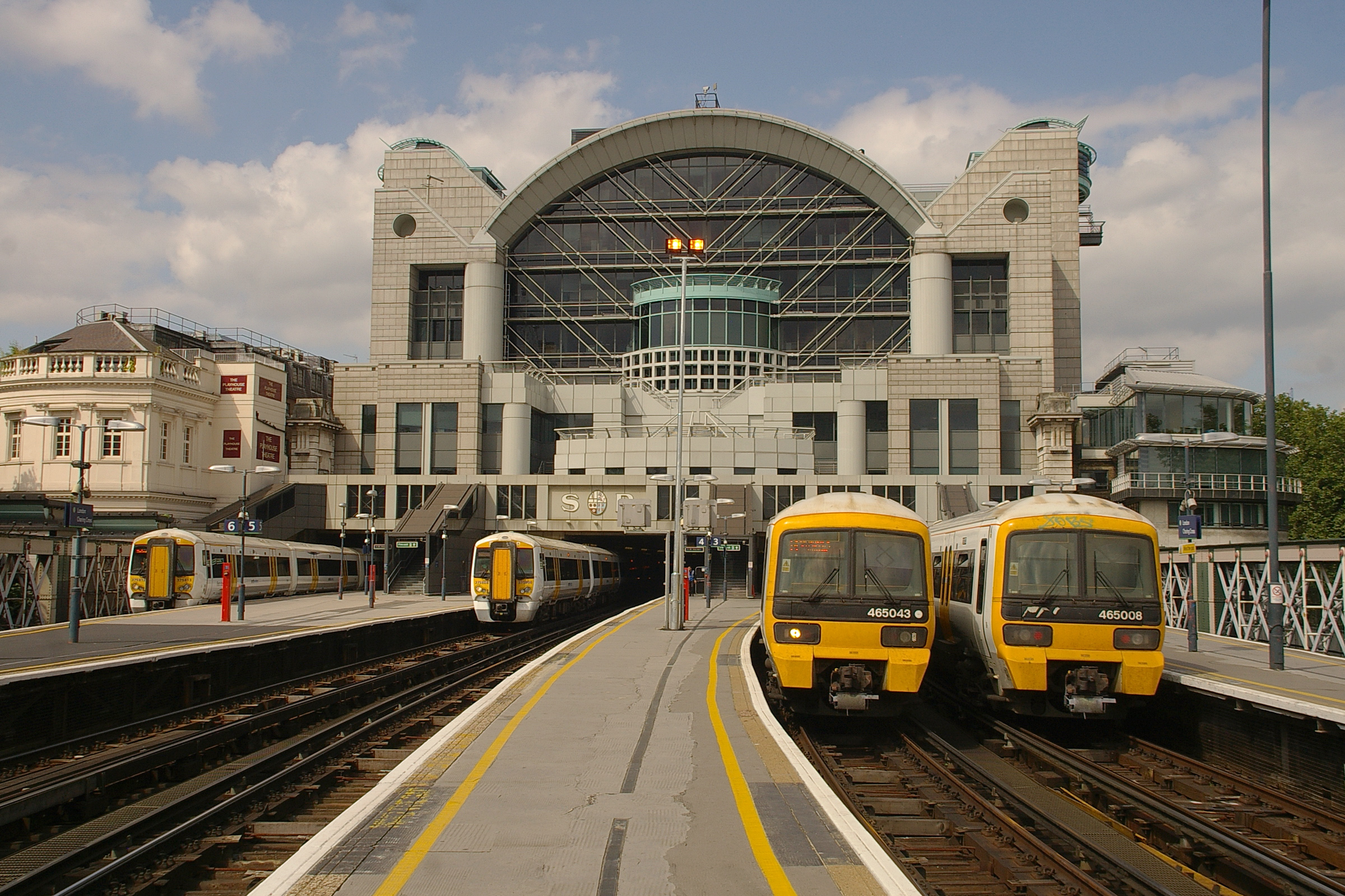 Charing Cross station MMB 13 375813 375808 465043 465008