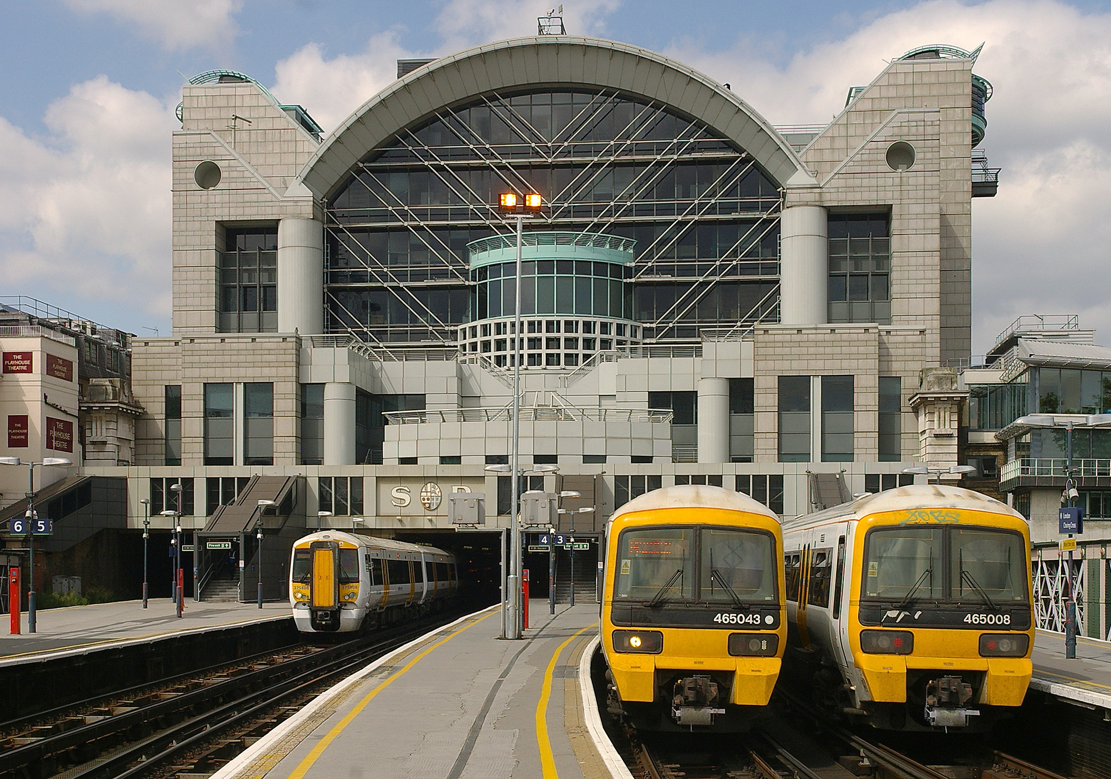 Charing Cross station MMB 15 375808 465043 465008