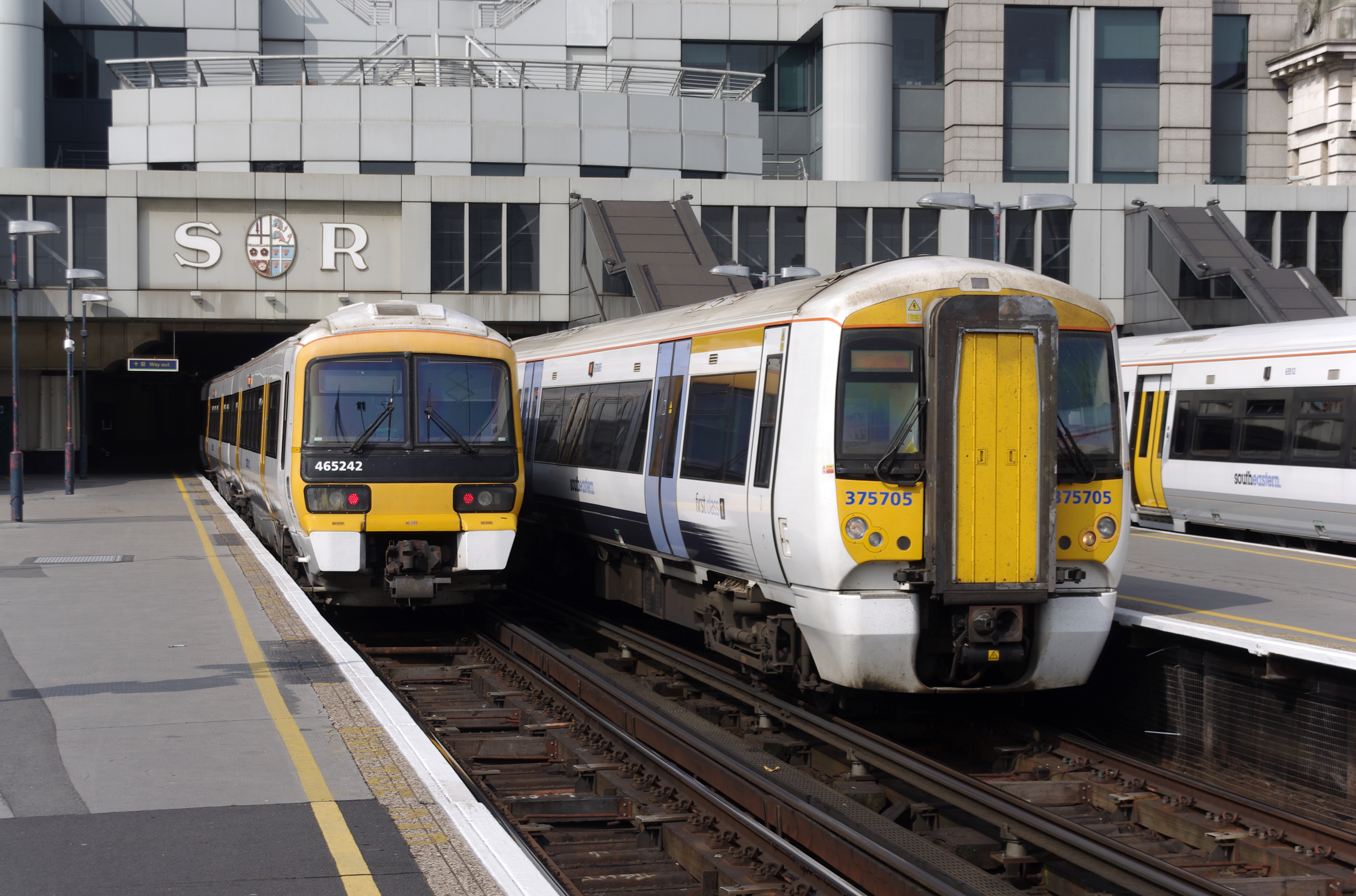 Charing Cross station MMB 16 465242 375705