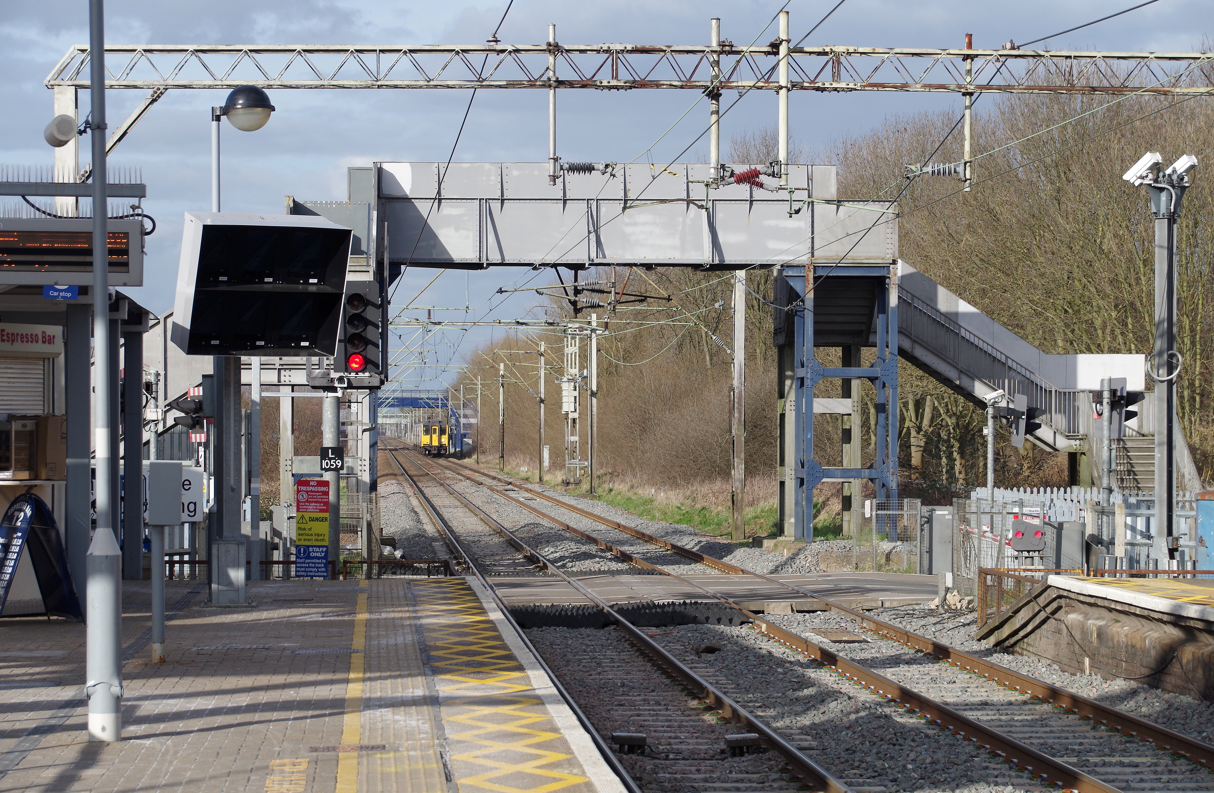Cheshunt railway station MMB 02 317504