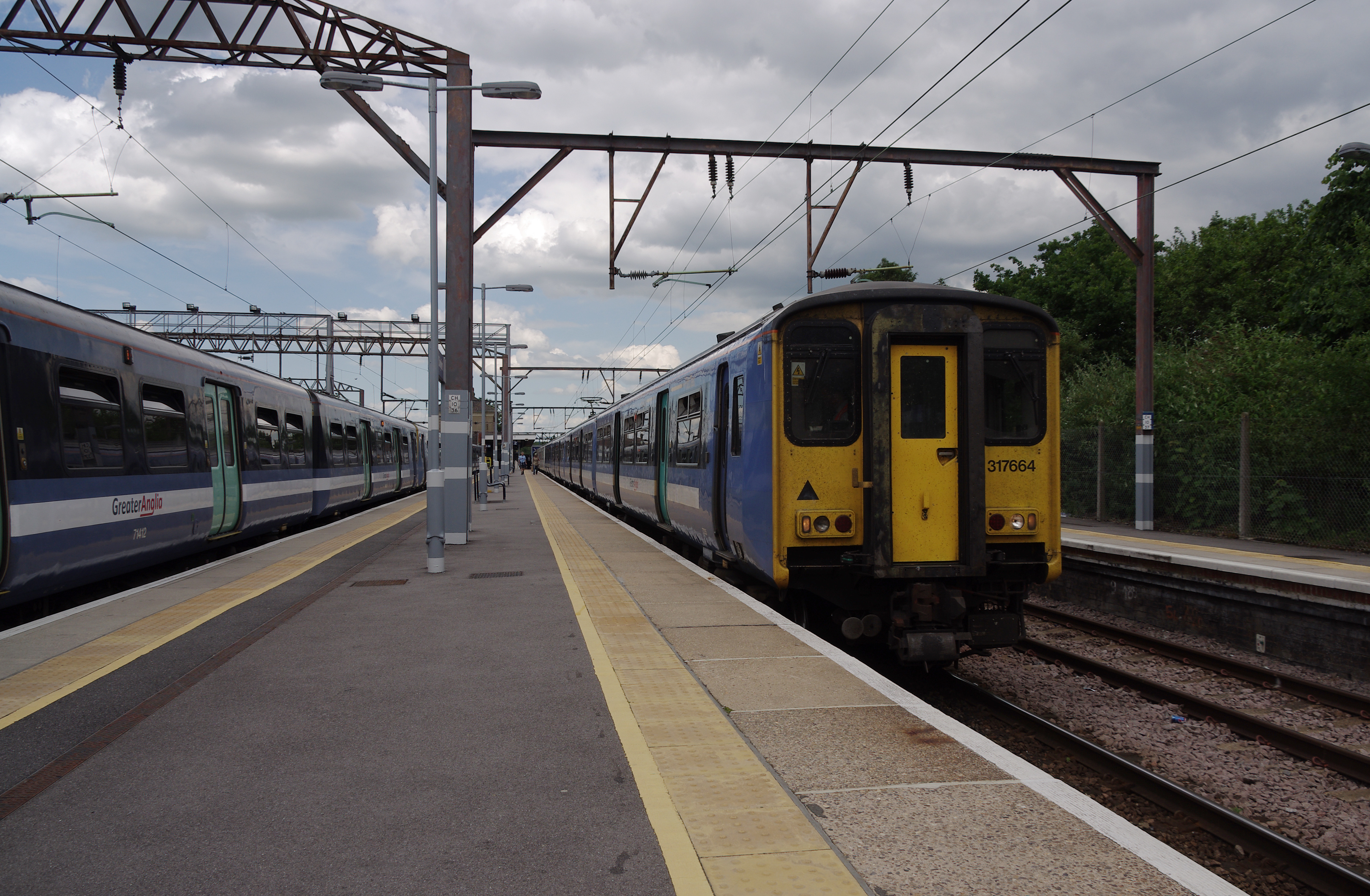 Chingford railway station MMB 03 315824 317664