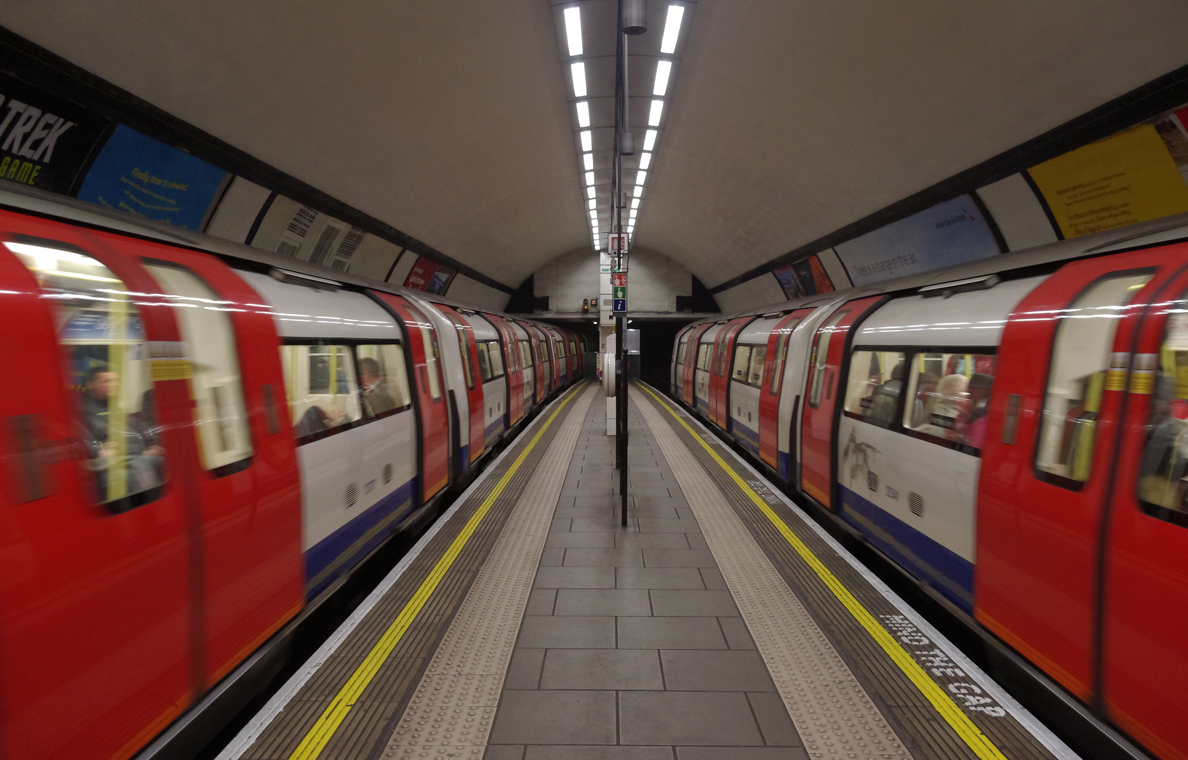 Clapham Common tube station MMB 01 1995 Stock