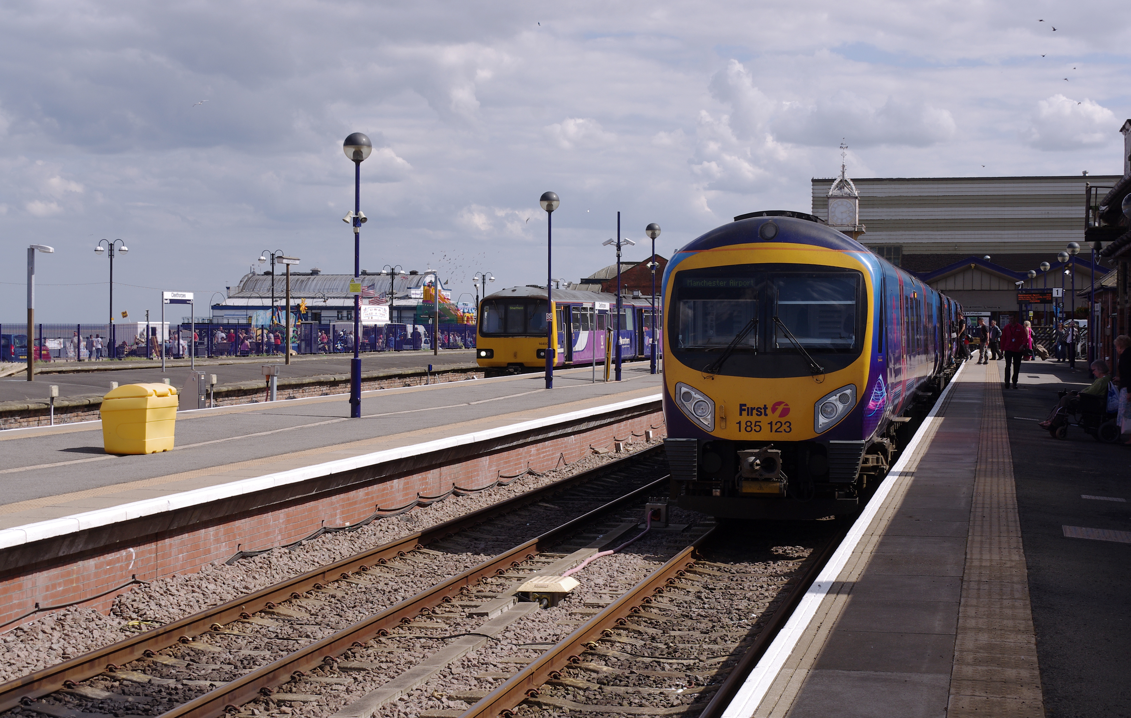 Cleethorpes railway station MMB 18 144006 185123