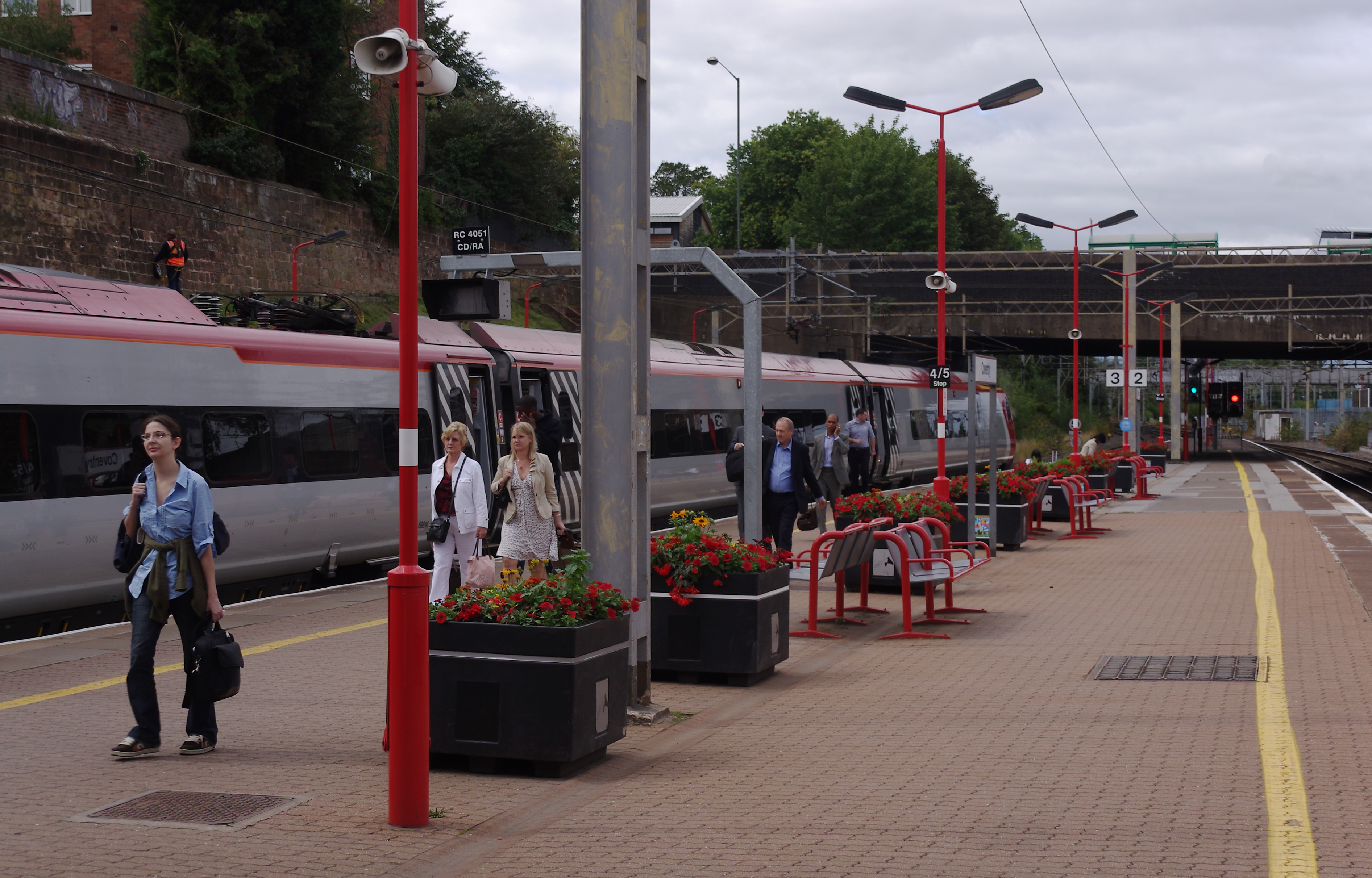 Coventry railway station MMB 12 390014