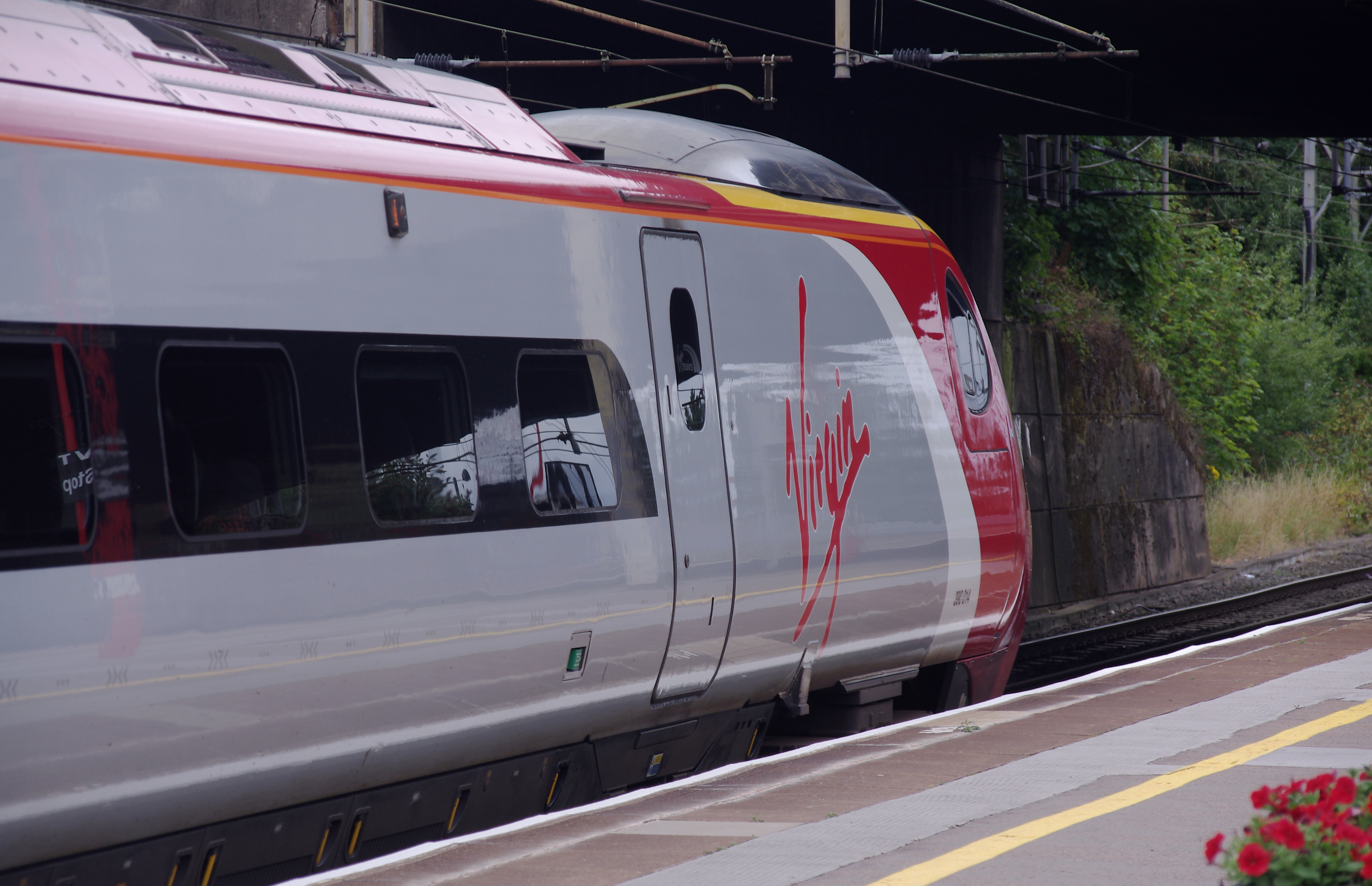 Coventry railway station MMB 13 390014