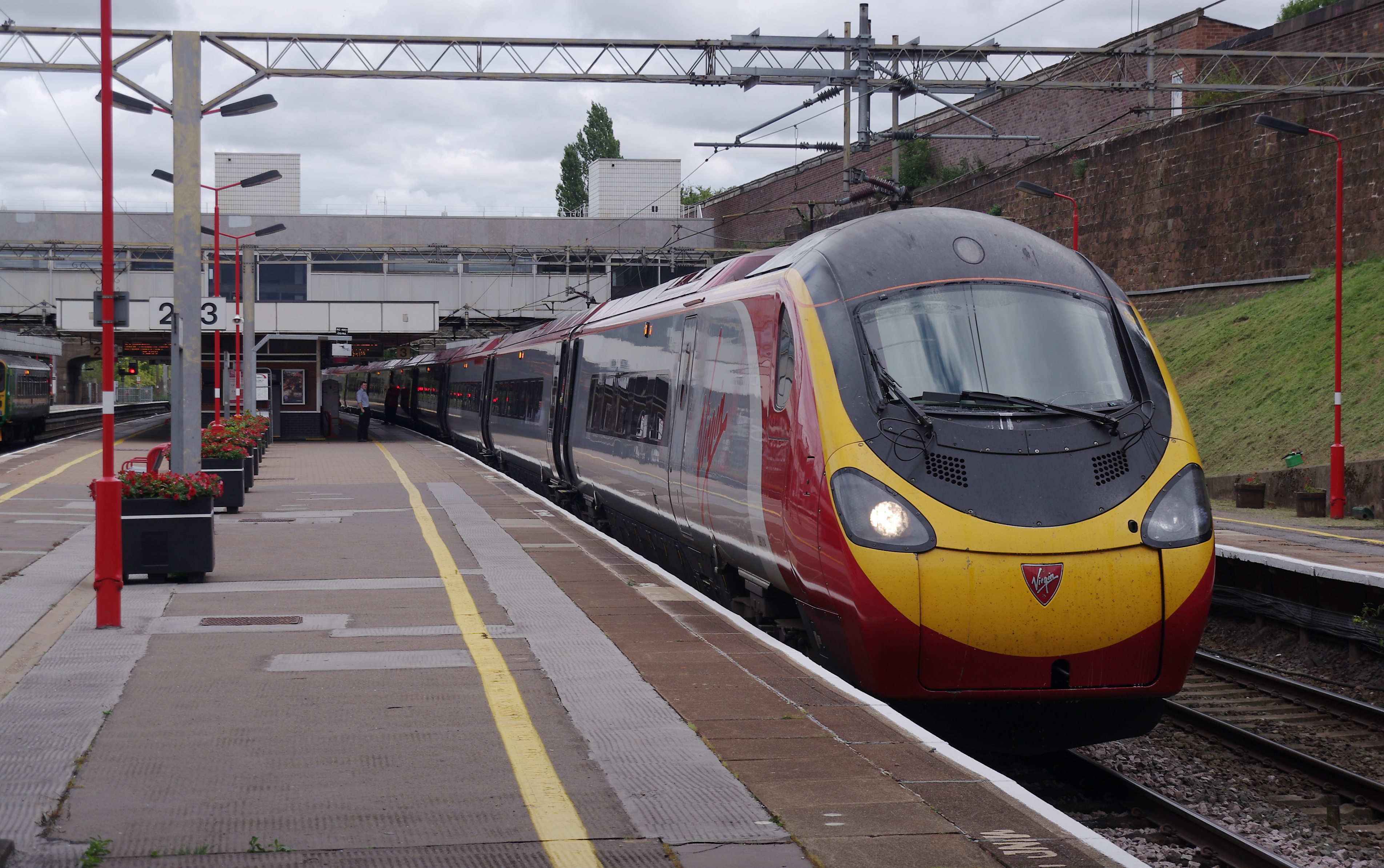 Coventry railway station MMB 14 390014