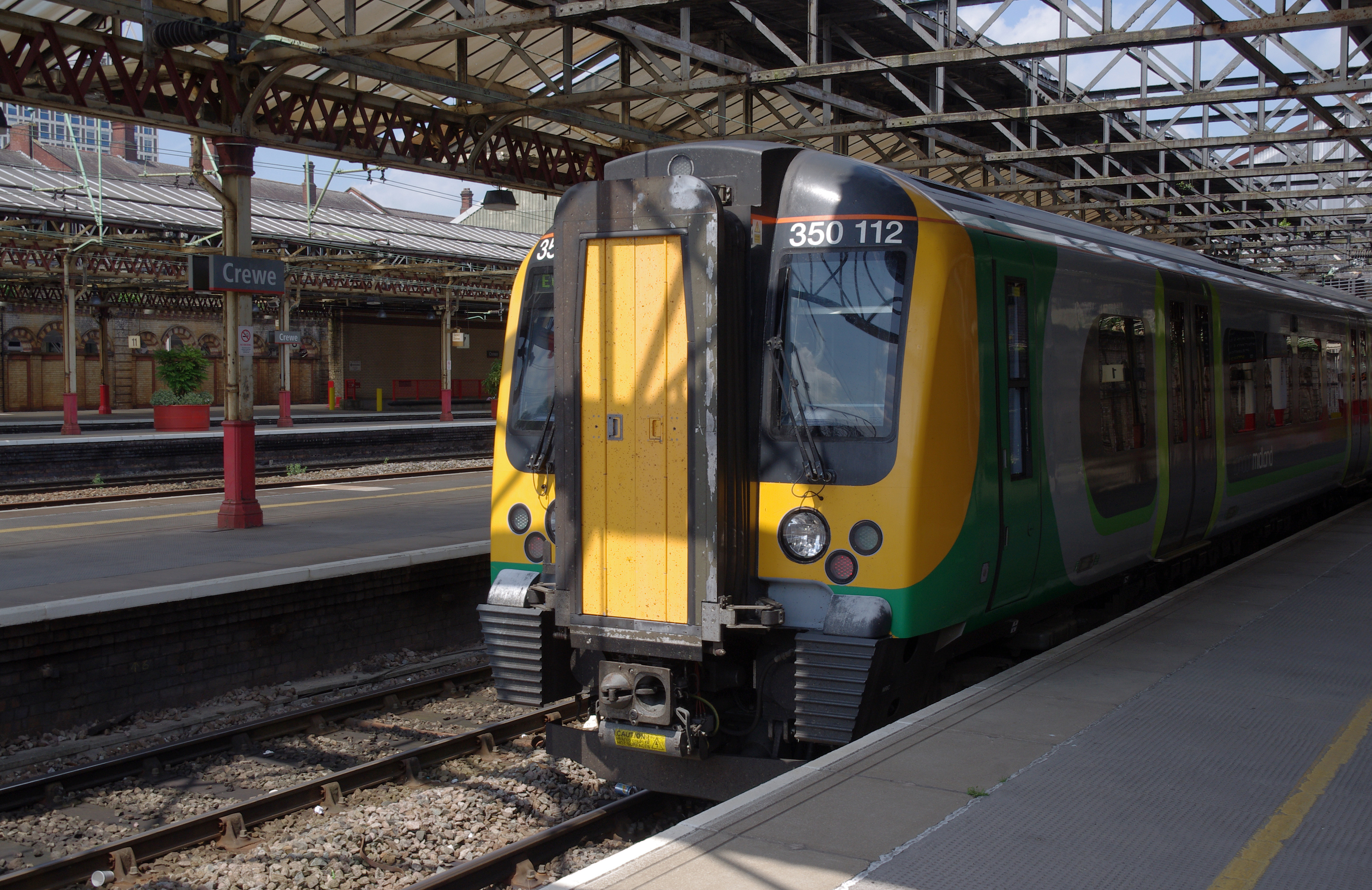 Crewe railway station MMB 09 350112