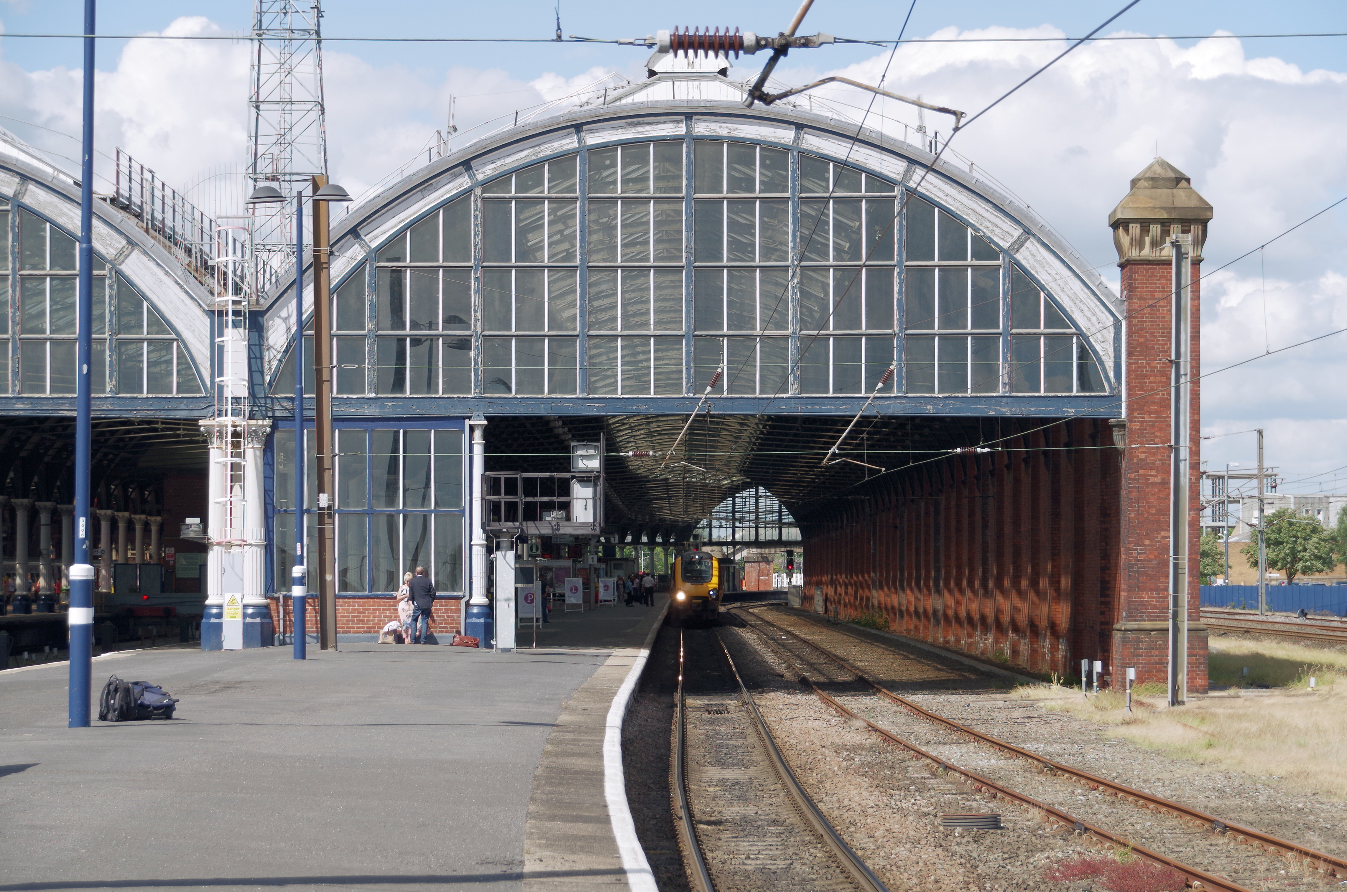 Darlington railway station MMB 27 220023