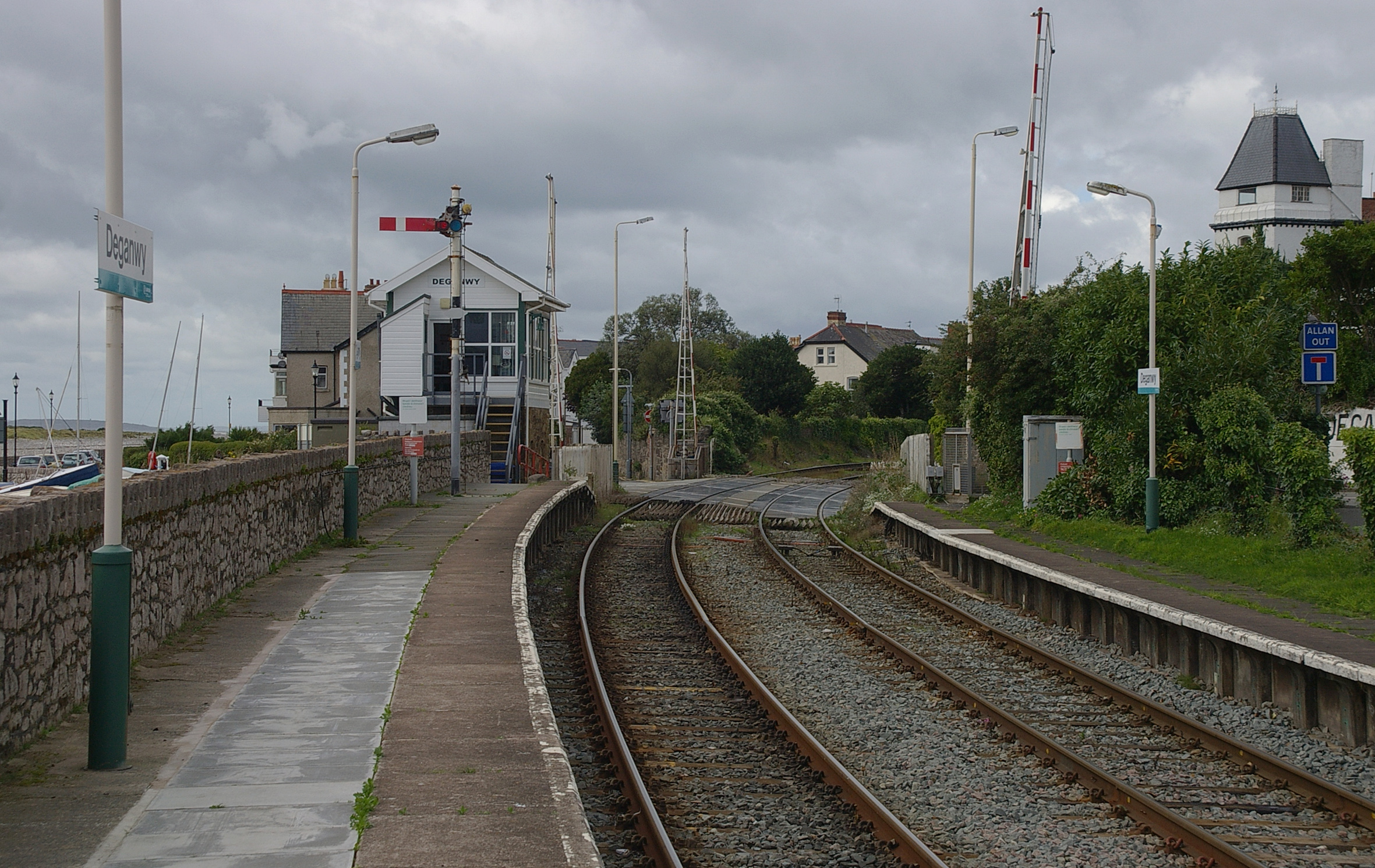 Deganwy railway station MMB 03